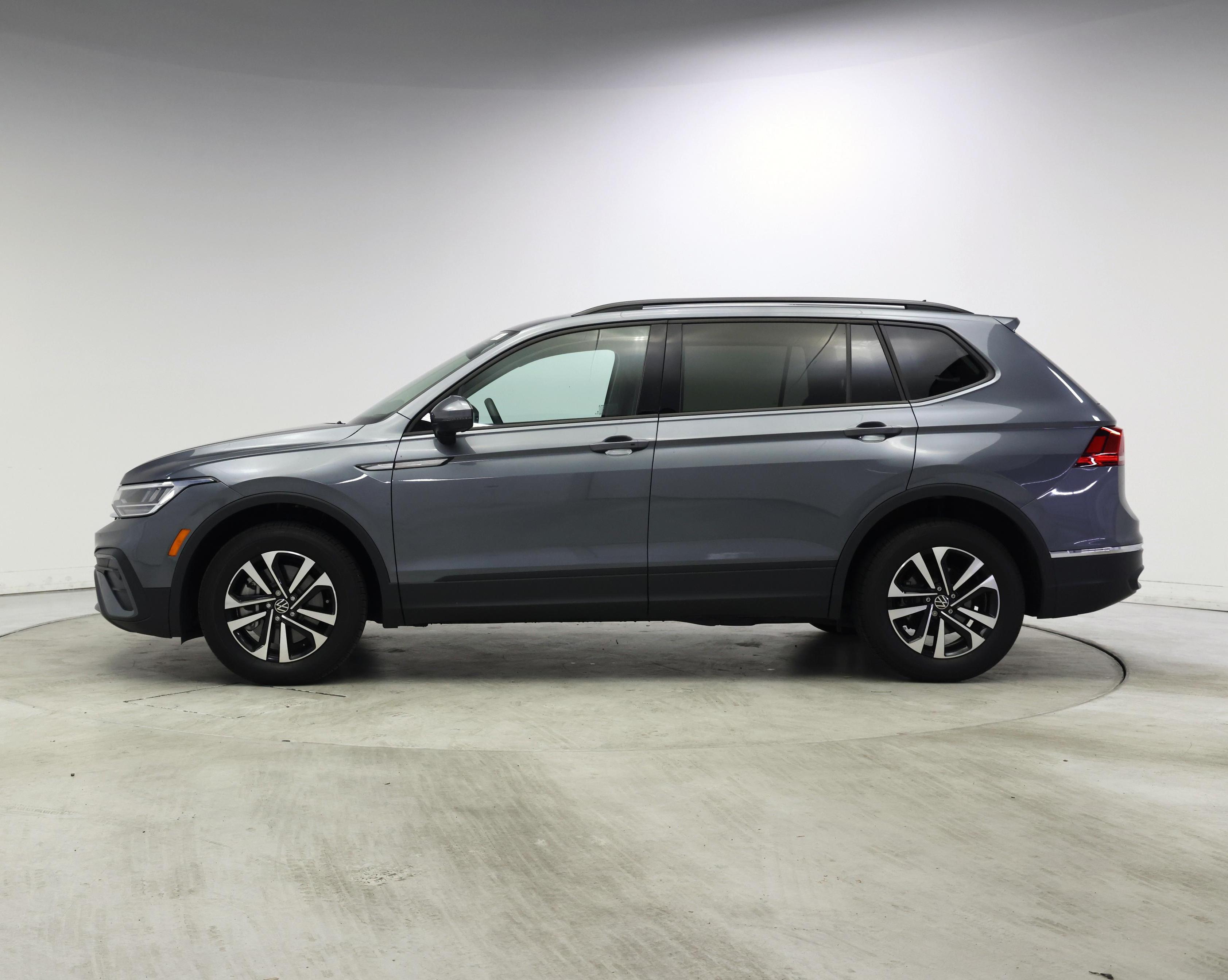 Thumbnail: 2023 Volkswagen Tiguan - 3