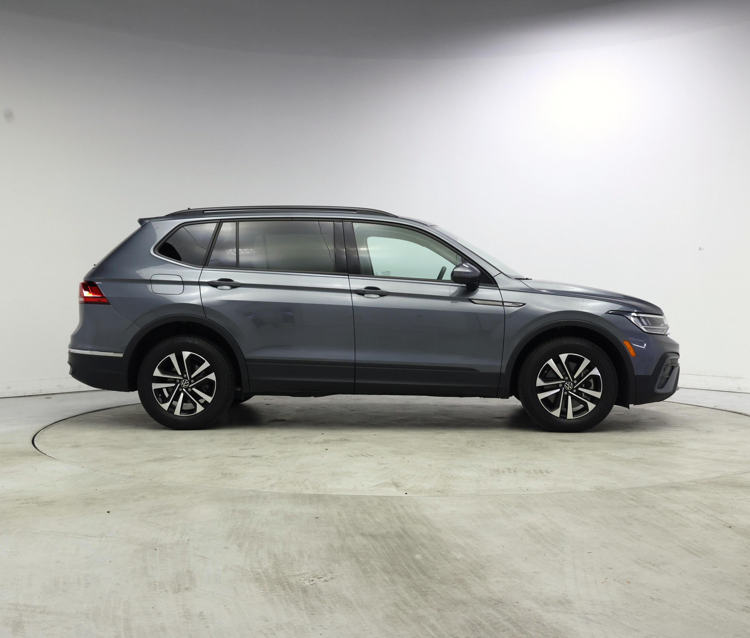 Thumbnail: 2023 Volkswagen Tiguan - 7
