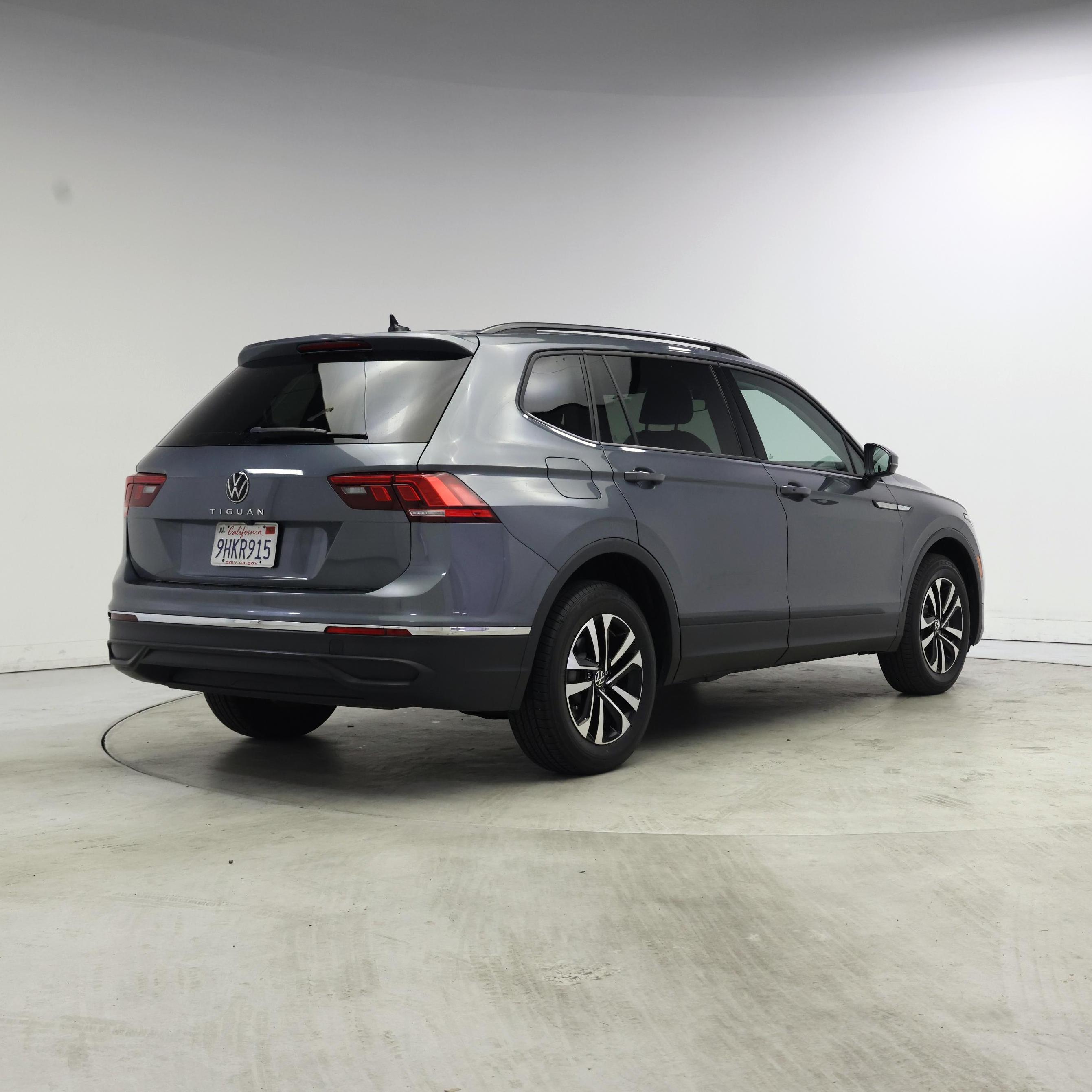 Thumbnail: 2023 Volkswagen Tiguan - 8