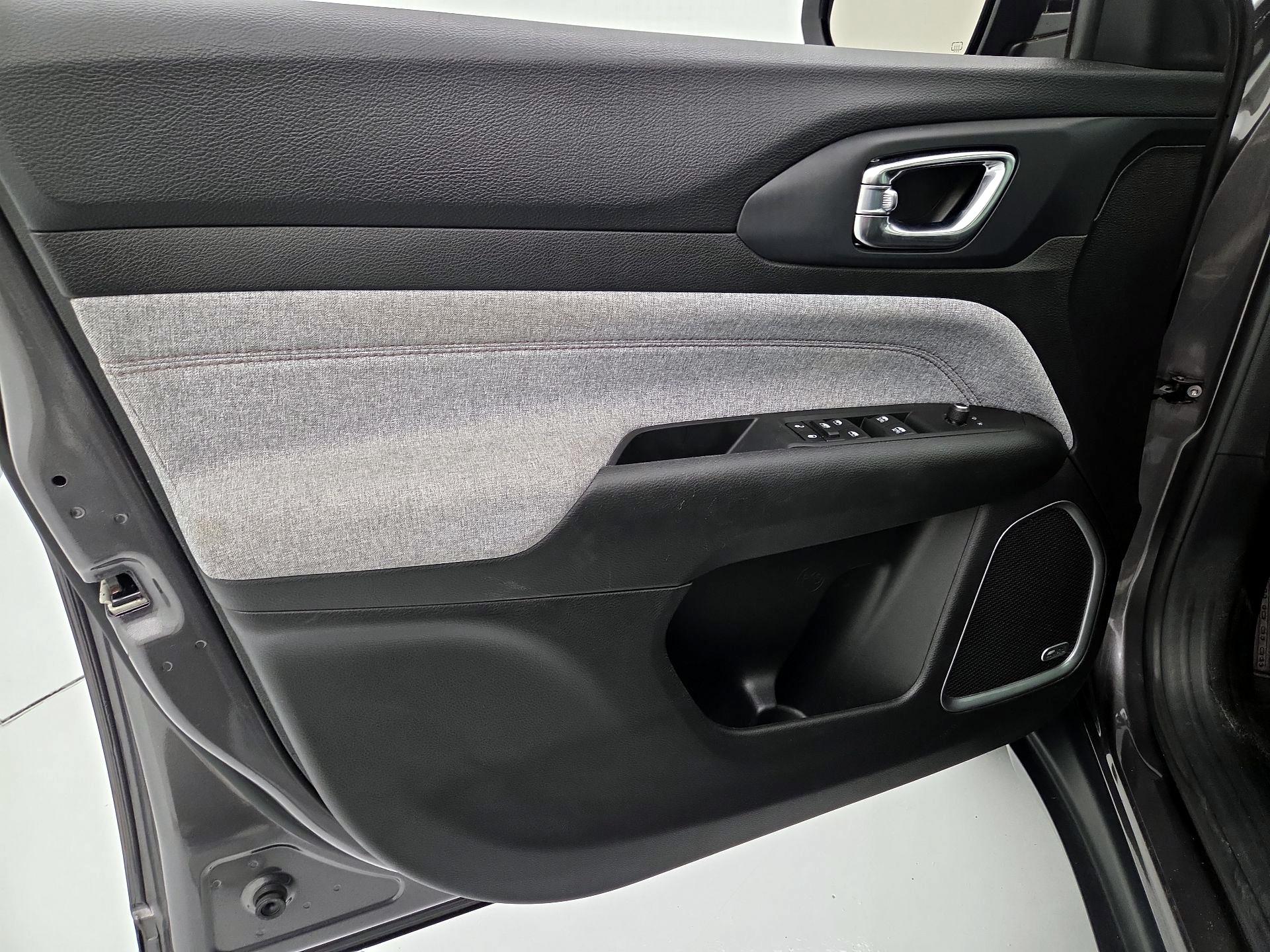 Thumbnail: 2022 Jeep Compass - 12