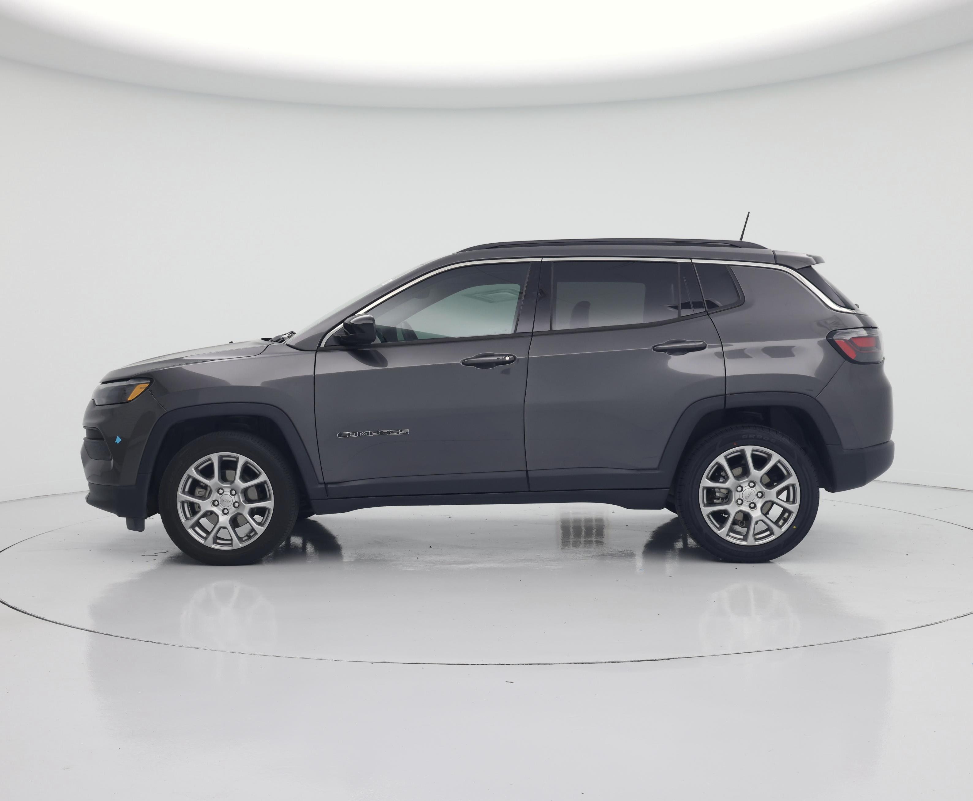 Thumbnail: 2022 Jeep Compass - 3
