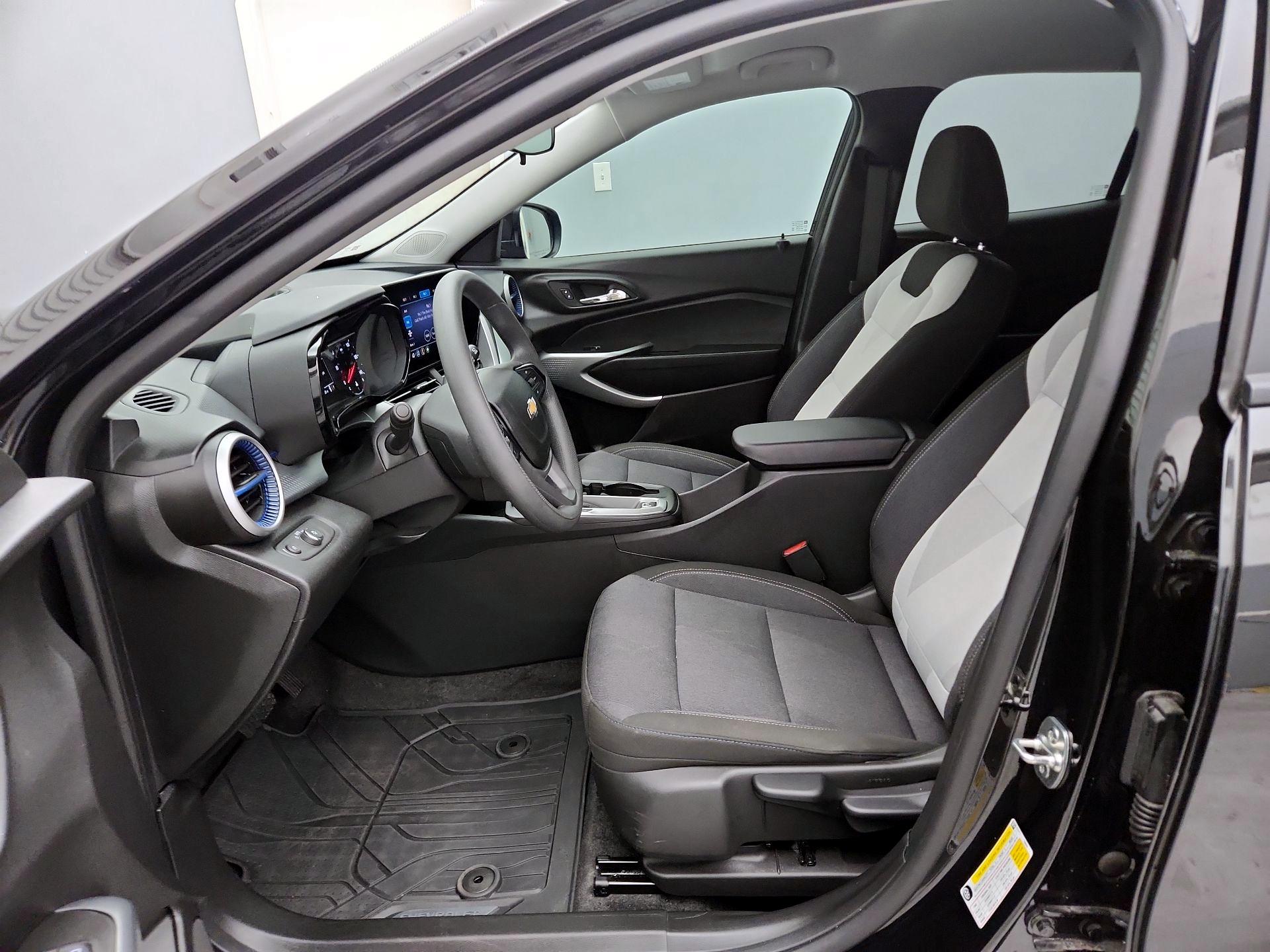 Thumbnail: 2025 Chevrolet Trax - 11