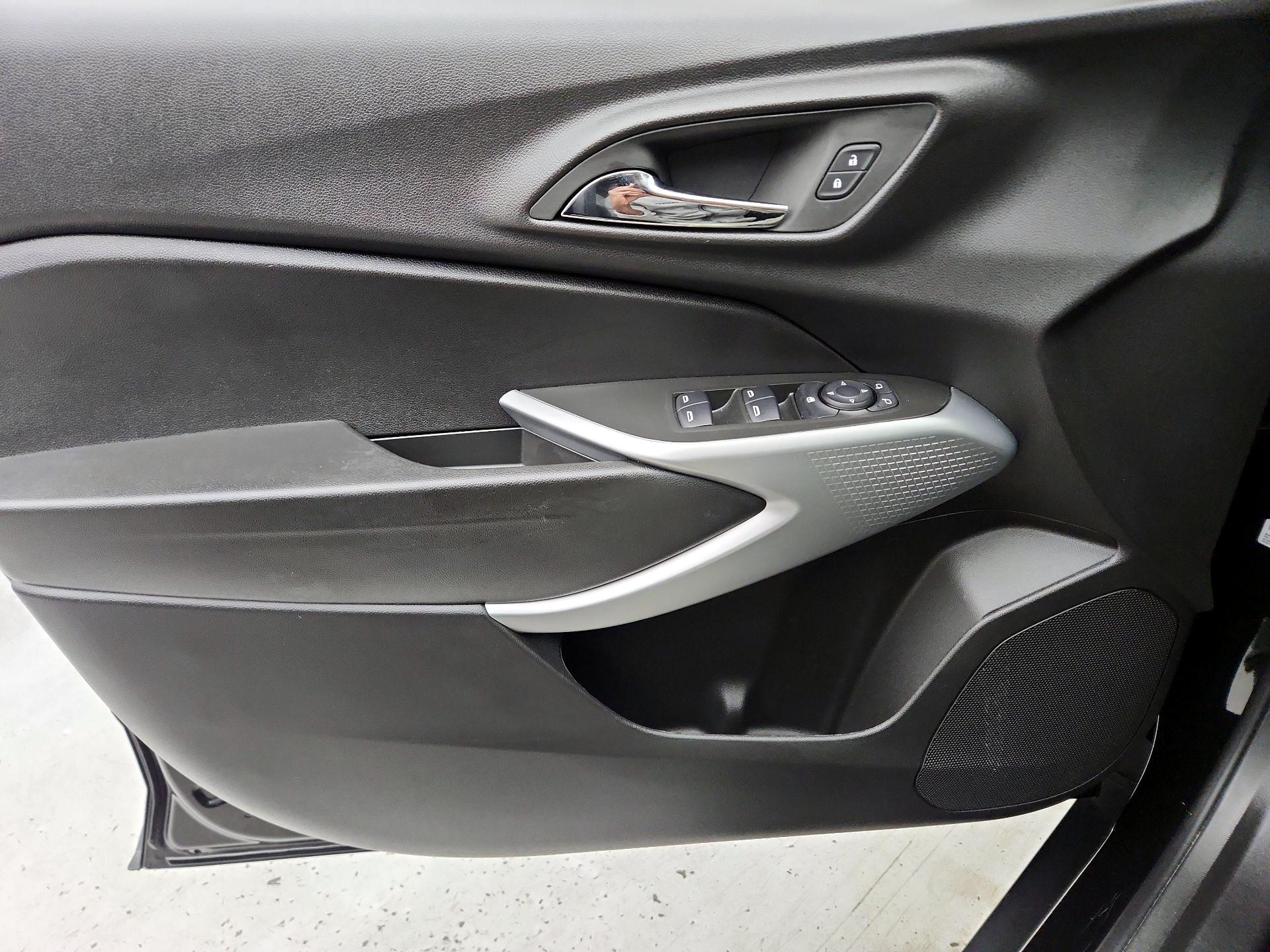 Thumbnail: 2025 Chevrolet Trax - 12