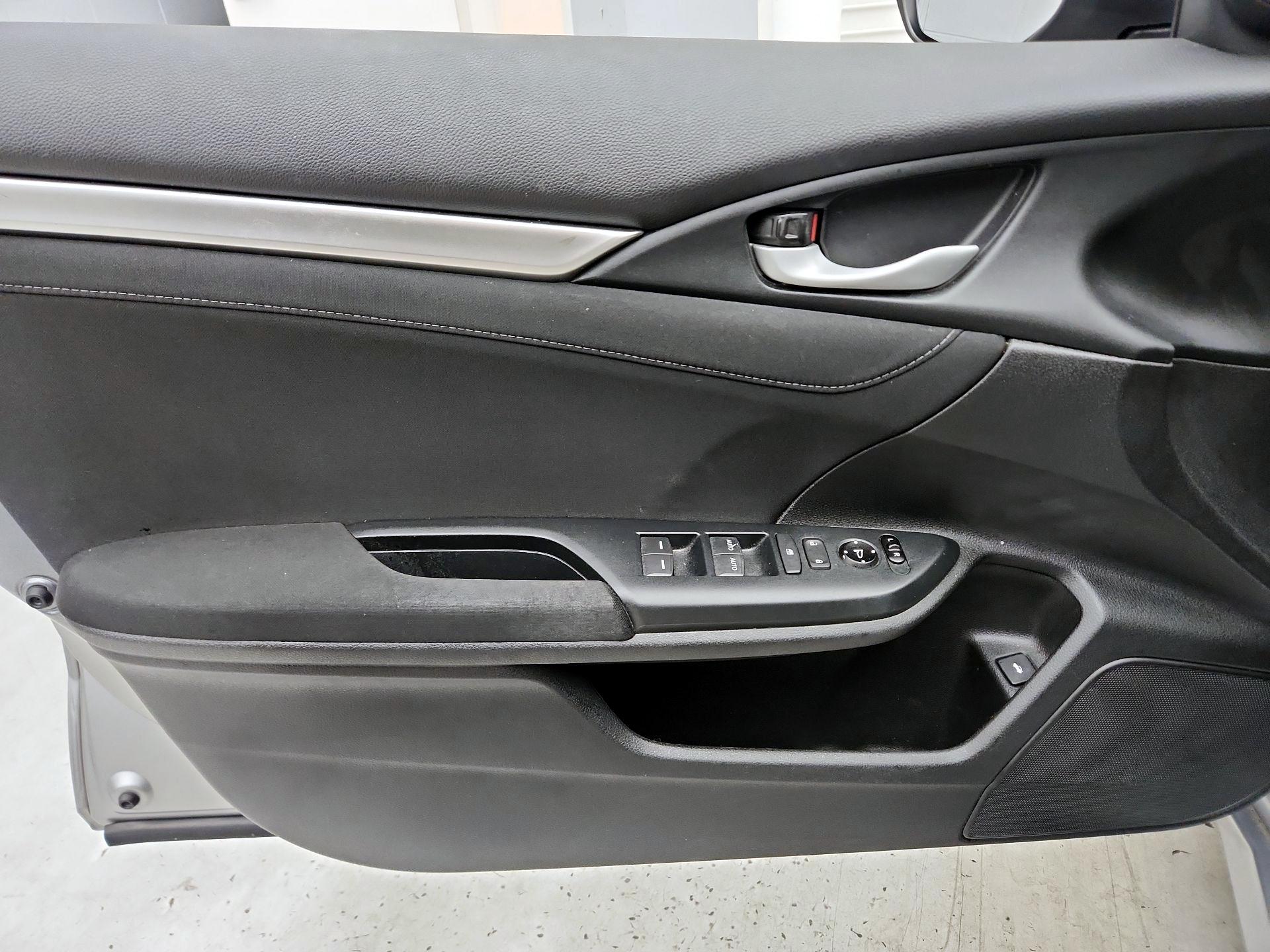 Thumbnail: 2016 Honda Civic - 12