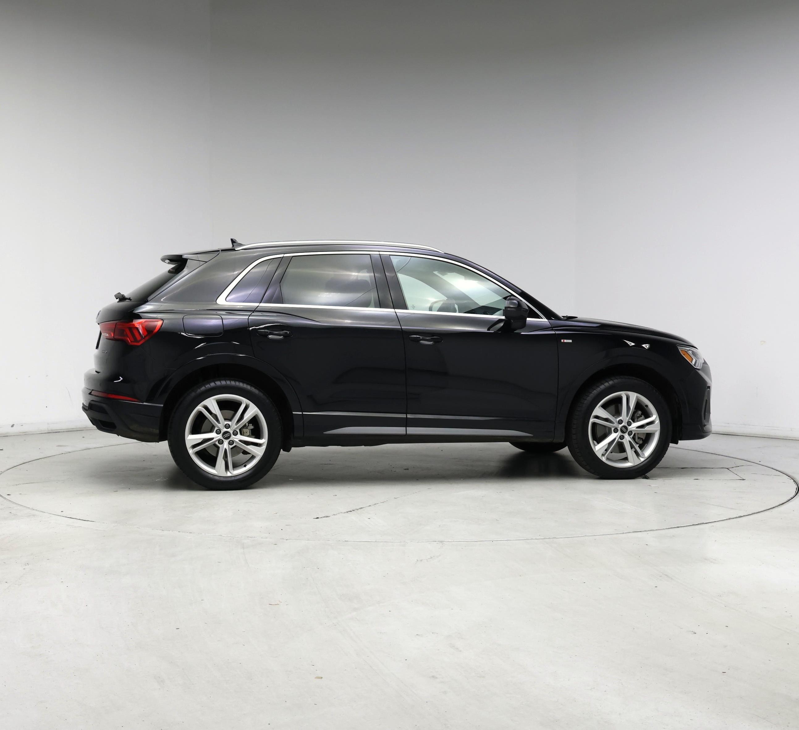 Thumbnail: 2023 Audi Q3 - 7