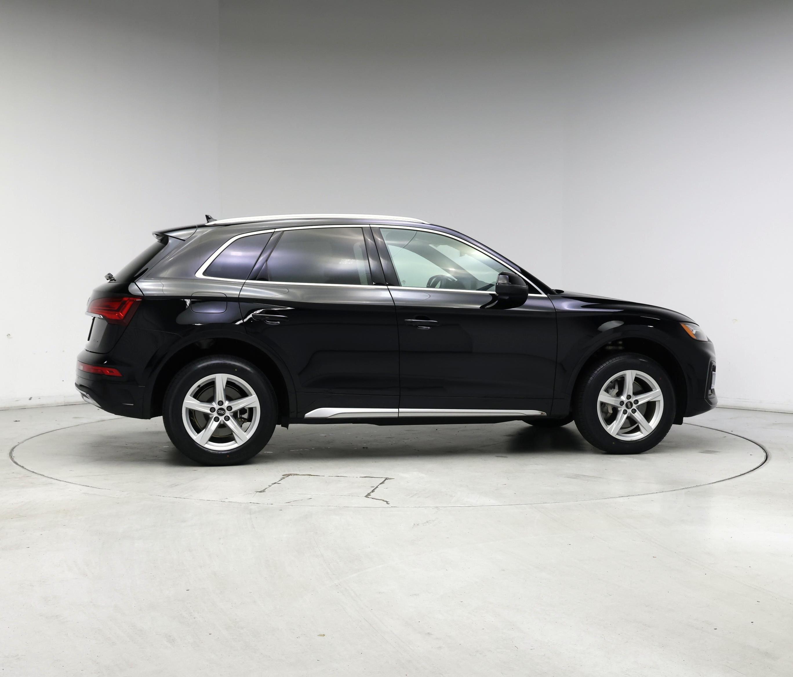 Thumbnail: 2023 Audi Q5 - 7