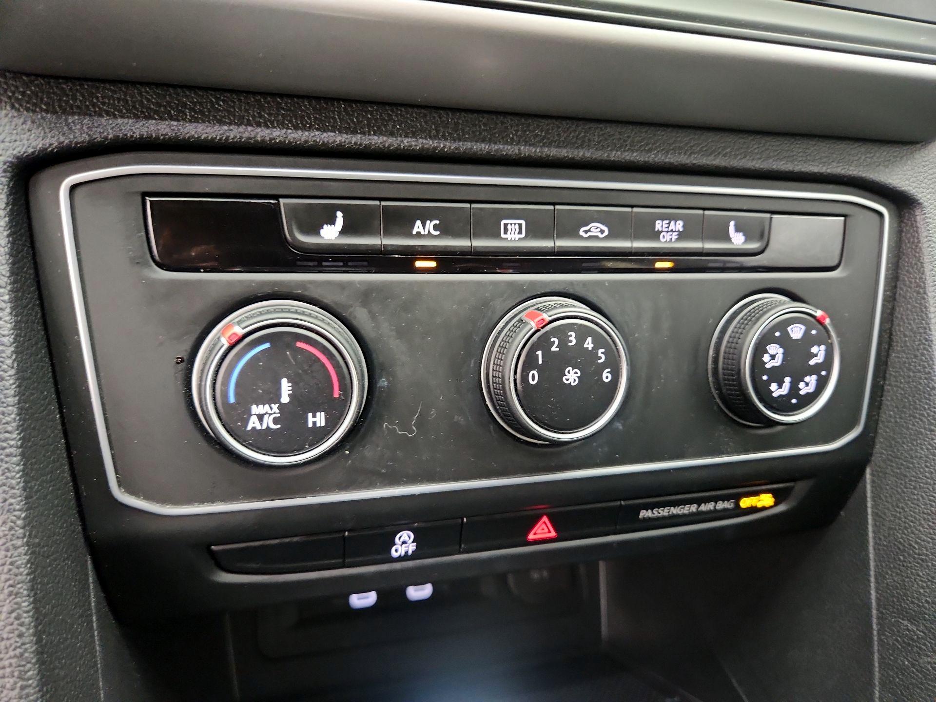 Thumbnail: 2022 Volkswagen Atlas - 16