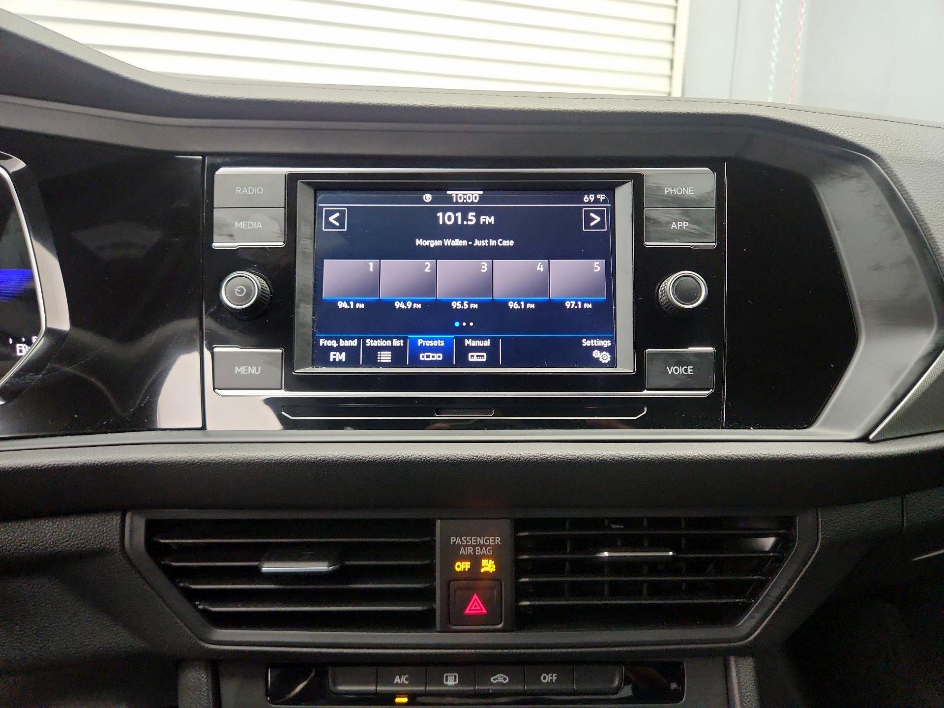 Thumbnail: 2023 Volkswagen Jetta - 15