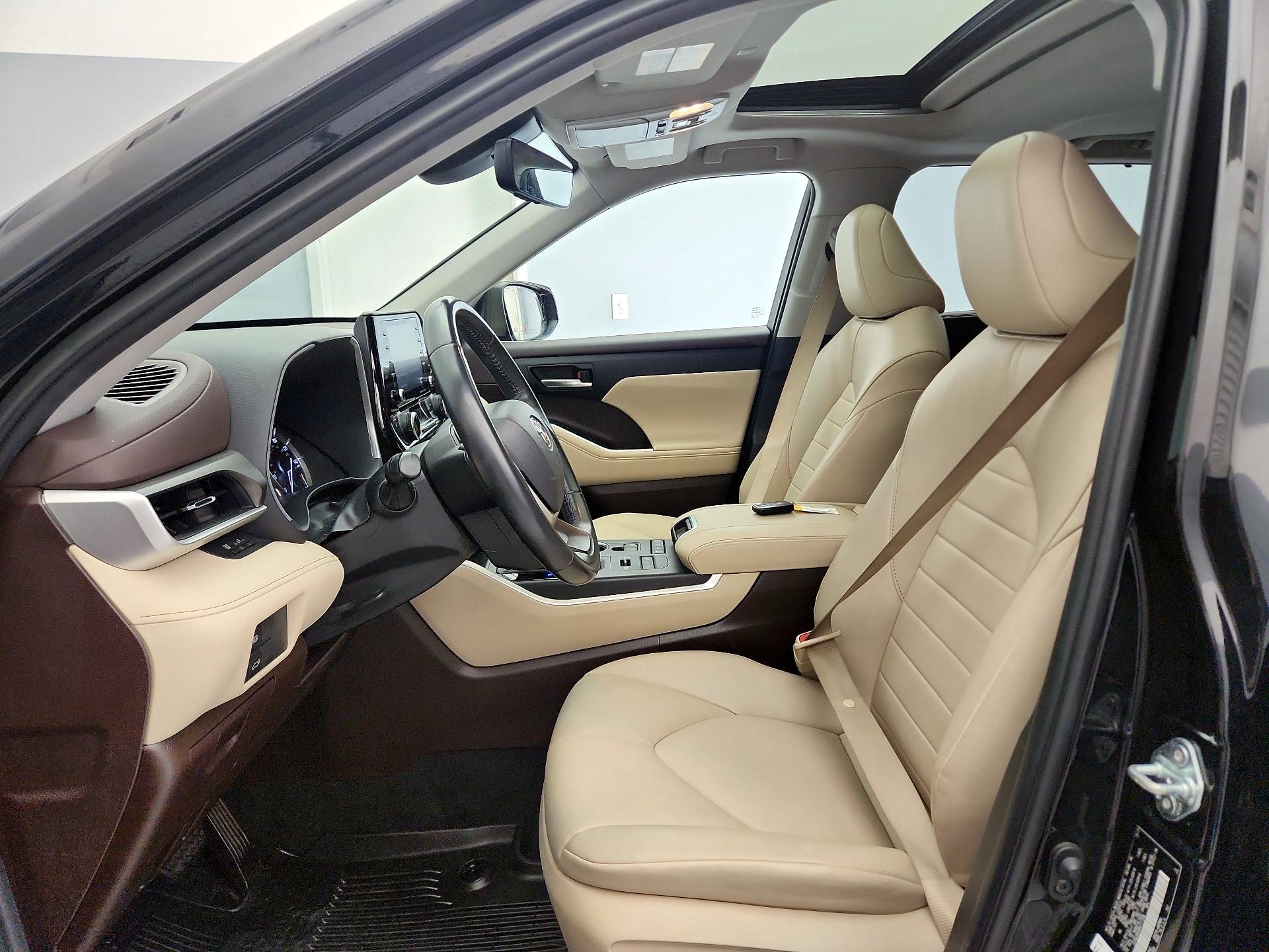 Thumbnail: 2022 Toyota Highlander - 11