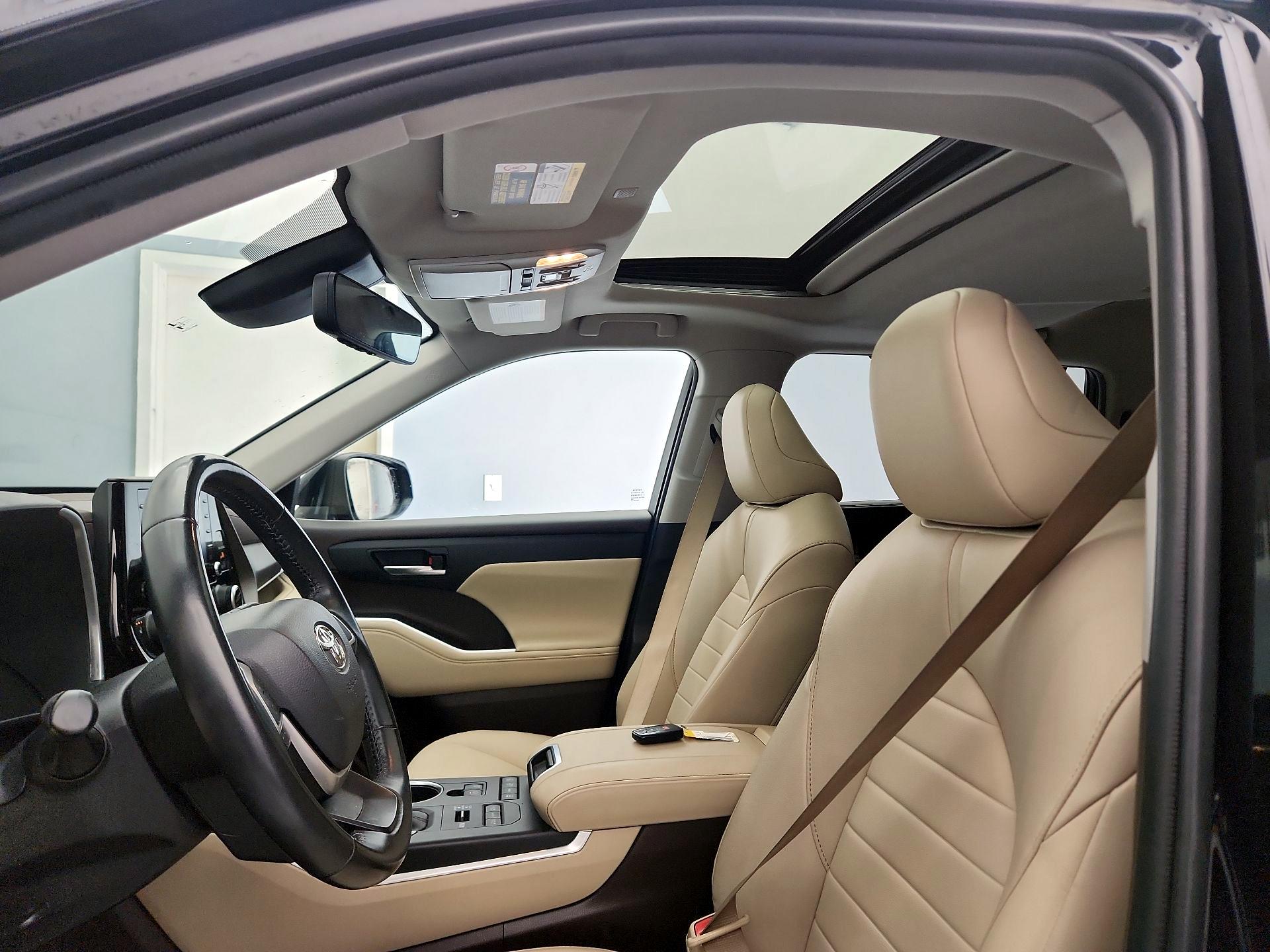 Thumbnail: 2022 Toyota Highlander - 19