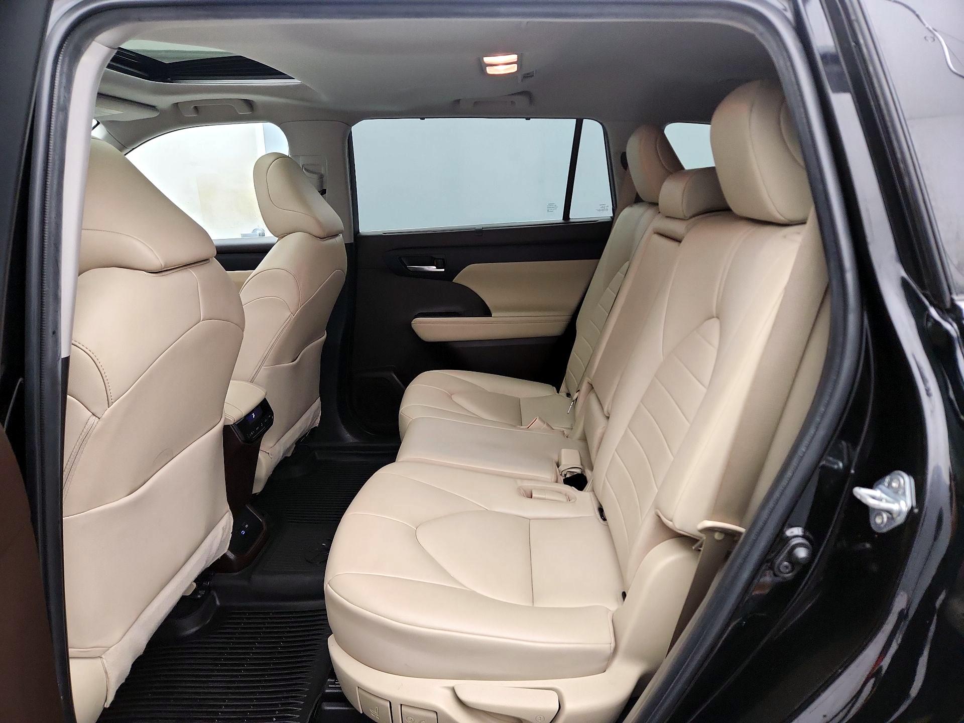 Thumbnail: 2022 Toyota Highlander - 20