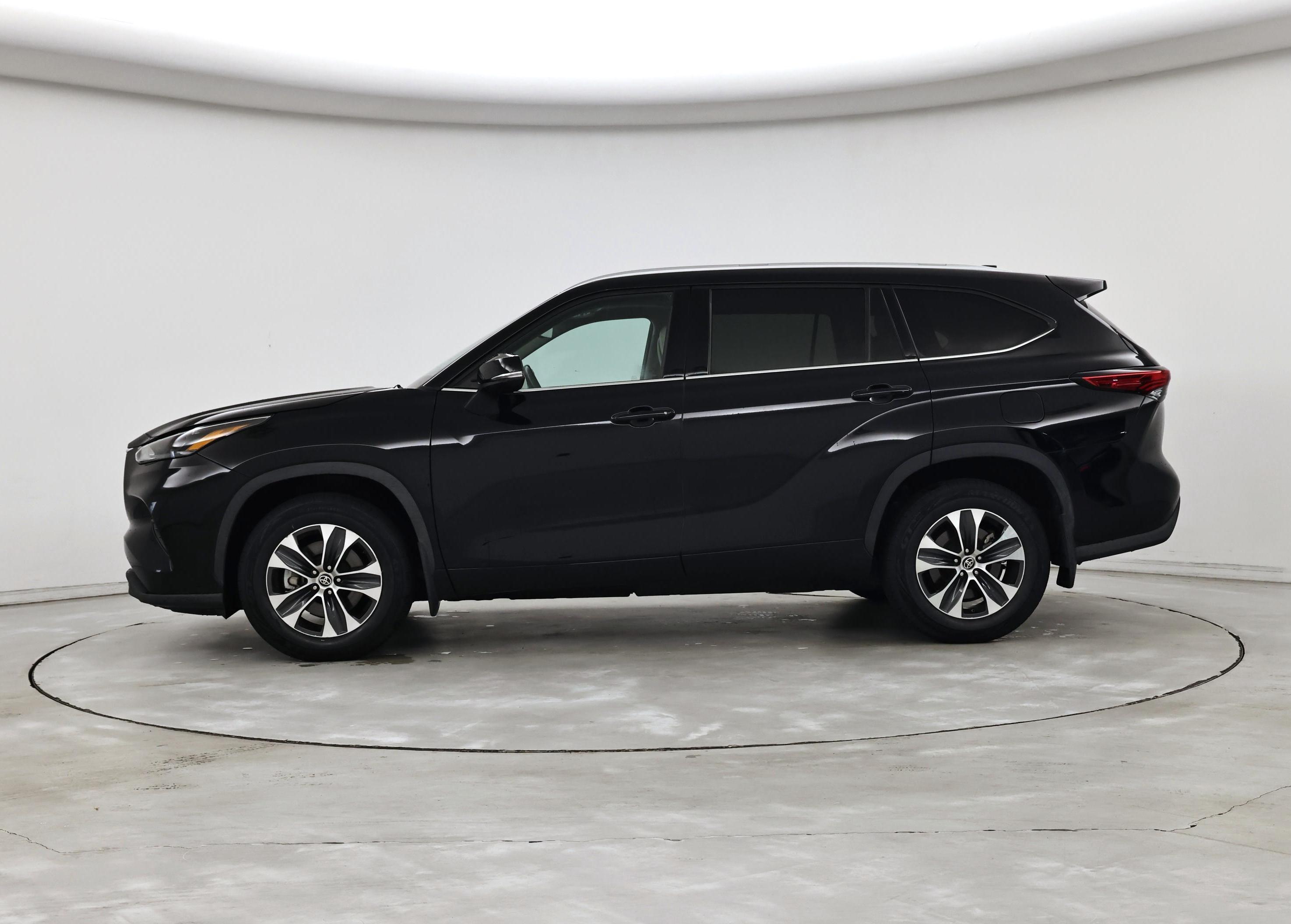 Thumbnail: 2022 Toyota Highlander - 3
