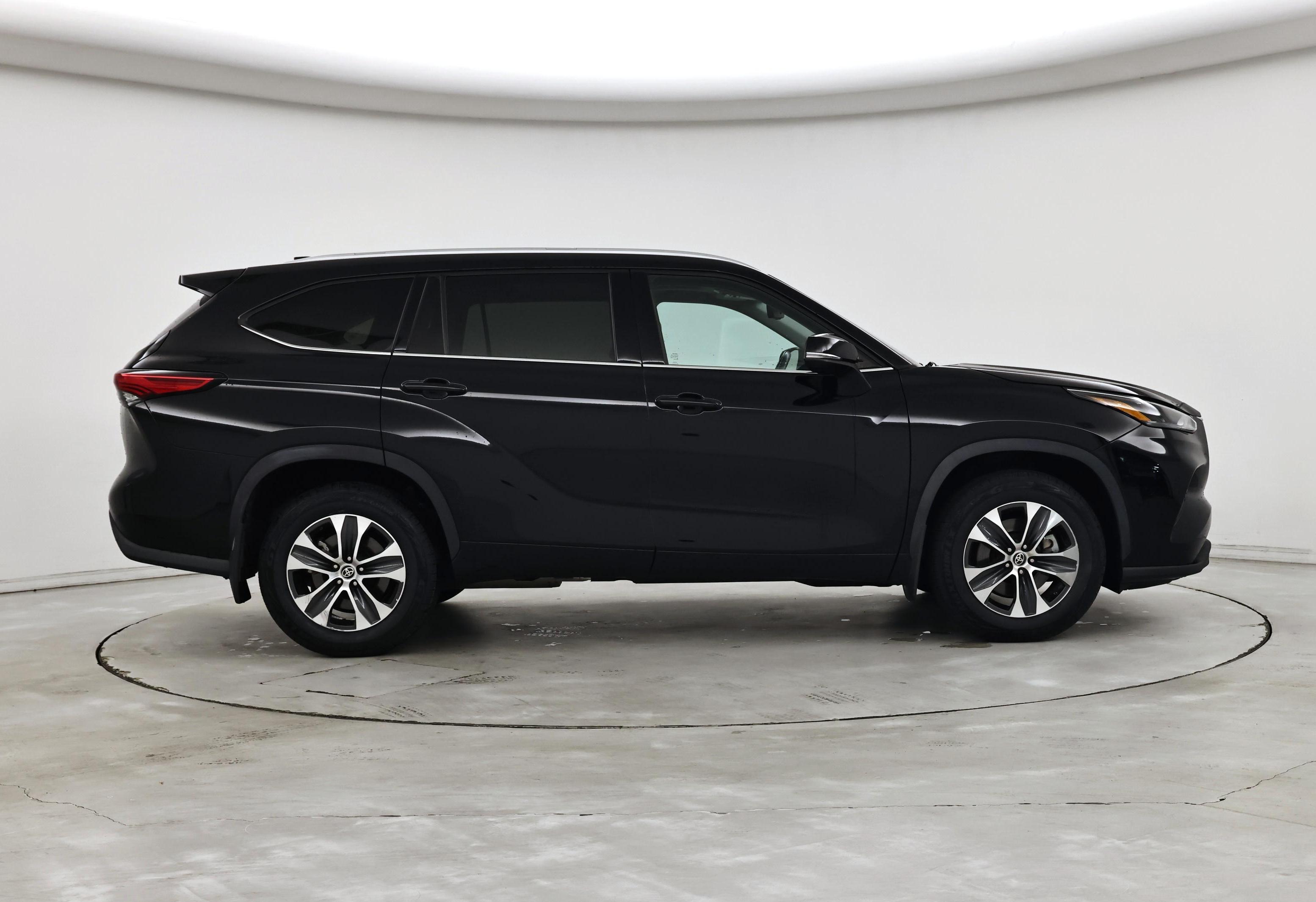 Thumbnail: 2022 Toyota Highlander - 7