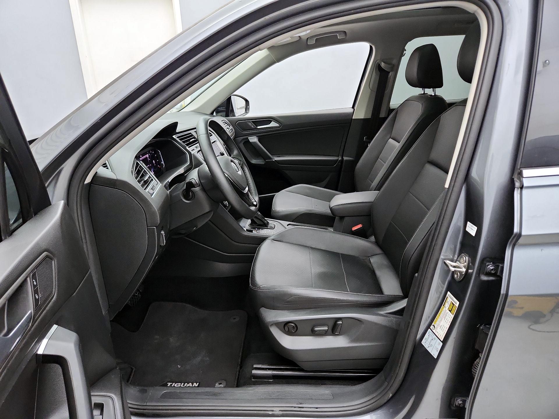 Thumbnail: 2020 Volkswagen Tiguan - 11