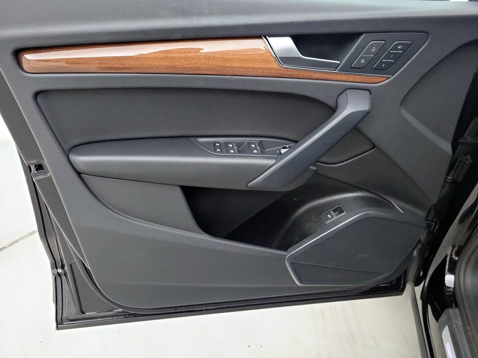 Thumbnail: 2023 Audi Q5 - 12