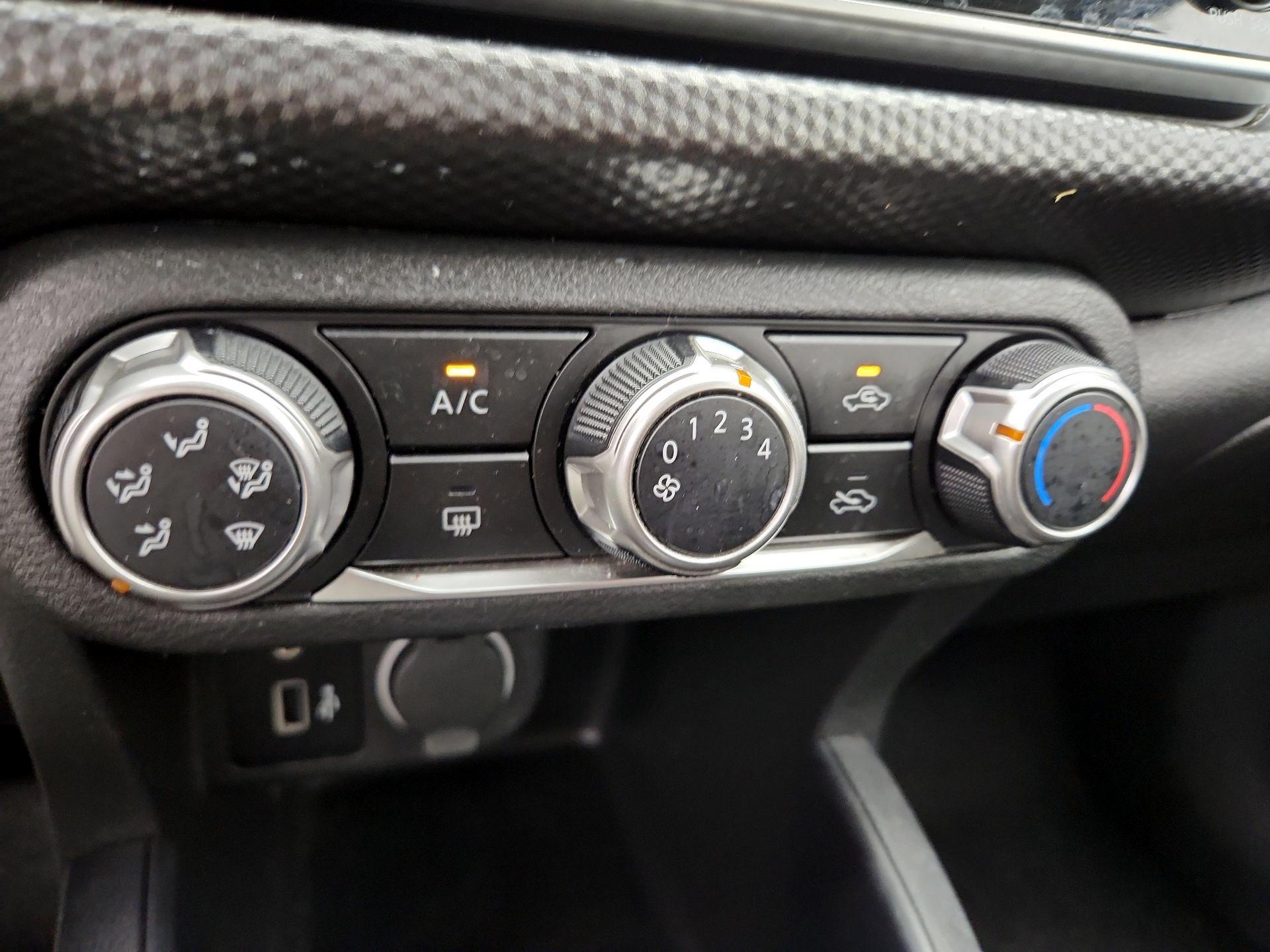 Thumbnail: 2020 Nissan Kicks - 16