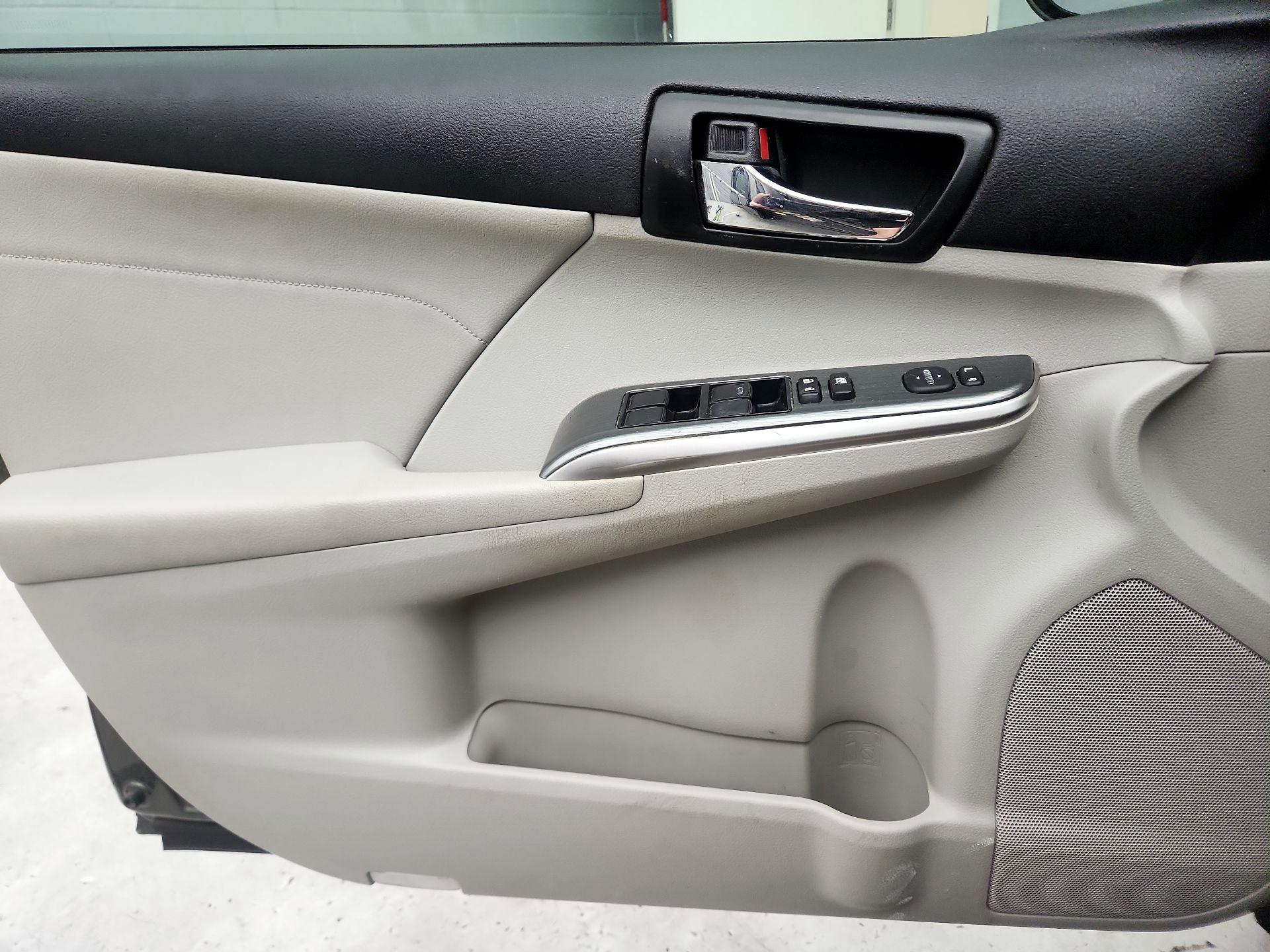 Thumbnail: 2014 Toyota Camry - 12