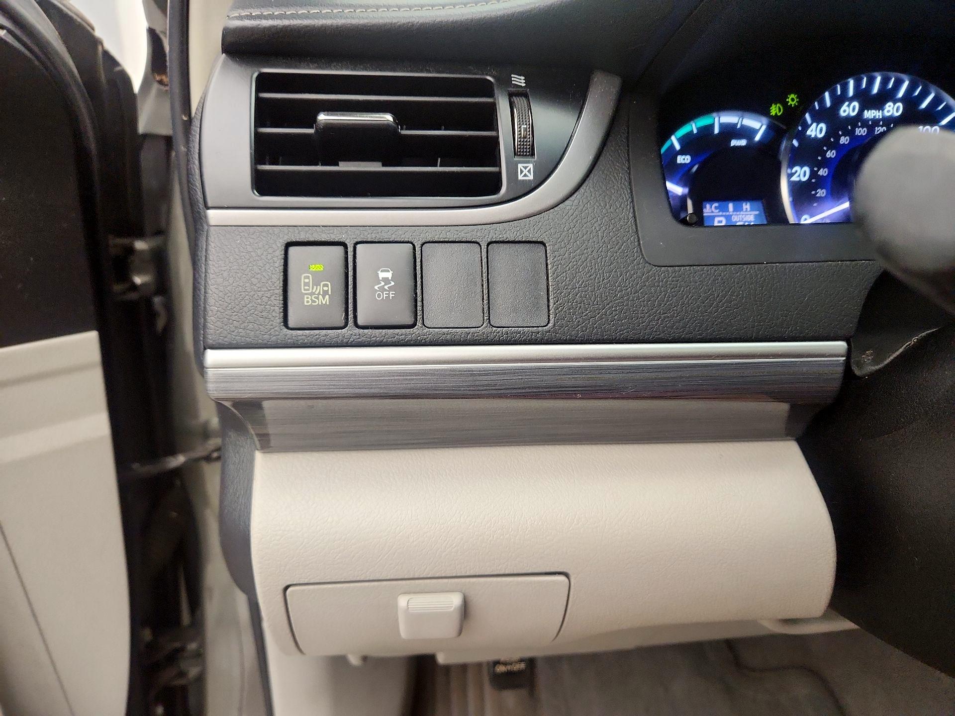 Thumbnail: 2014 Toyota Camry - 13