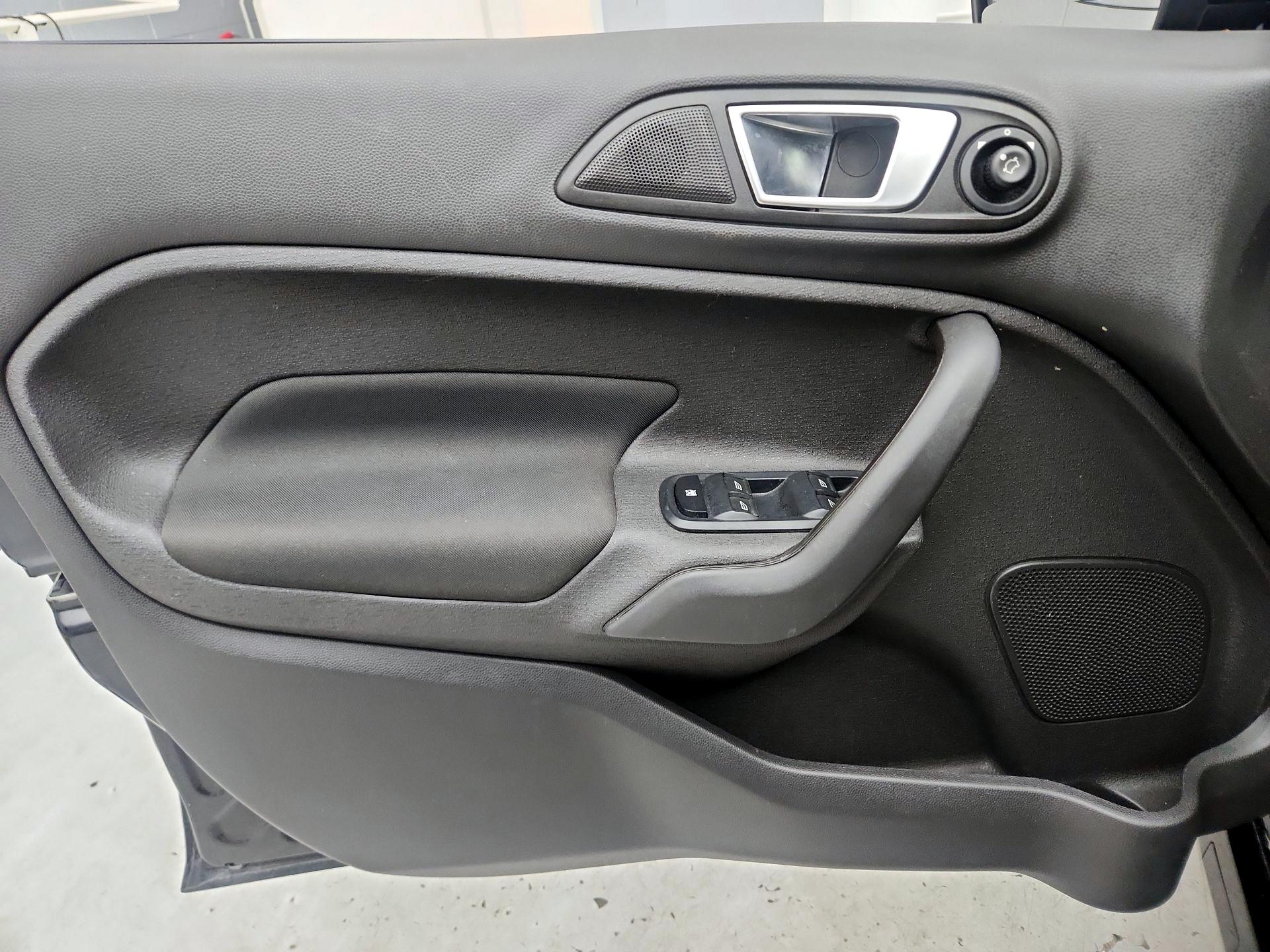 Thumbnail: 2016 Ford Fiesta - 12