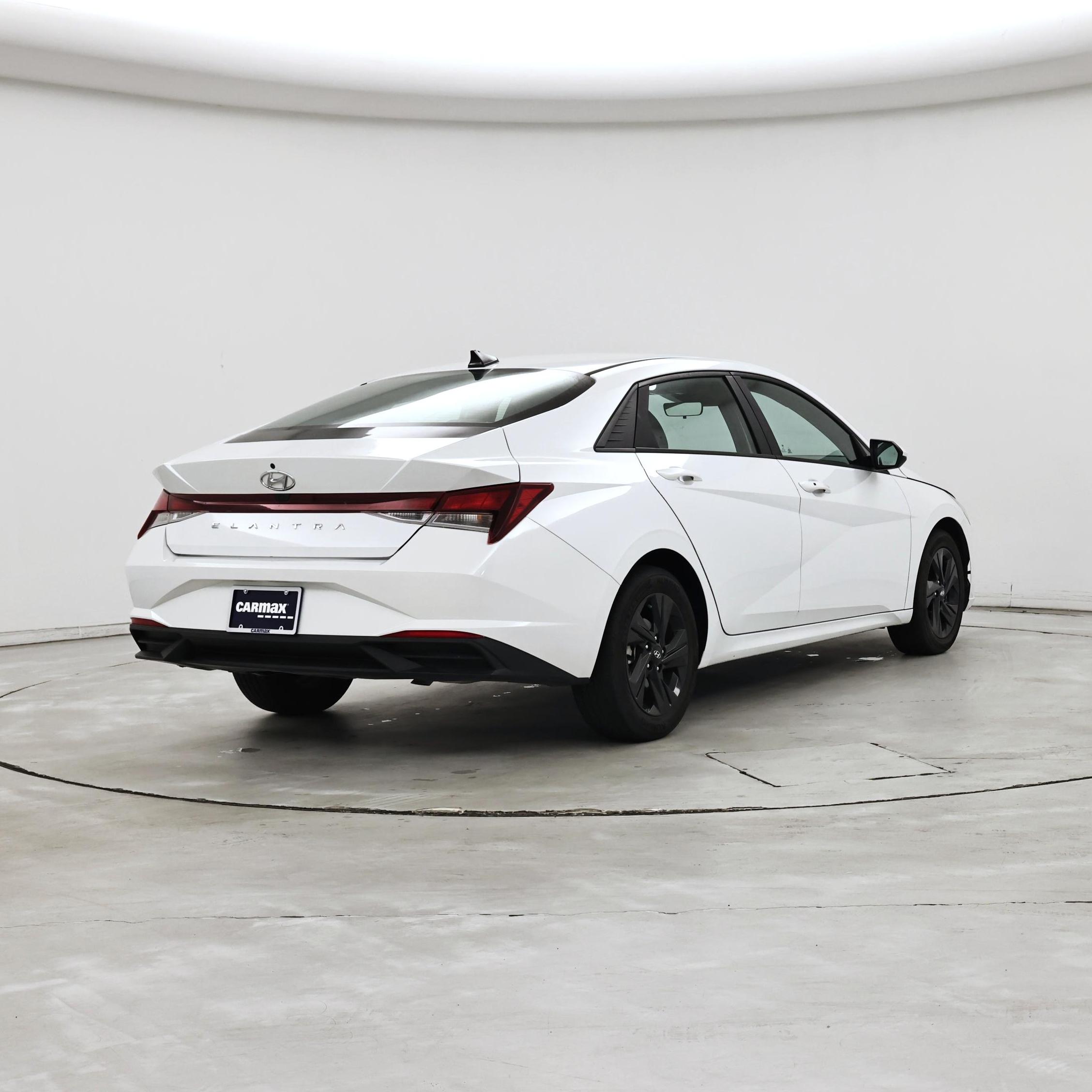 Thumbnail: 2022 Hyundai Elantra - 8