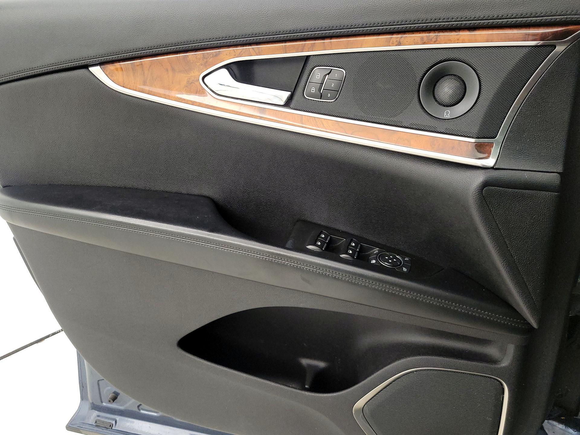 Thumbnail: 2019 Lincoln Nautilus - 12