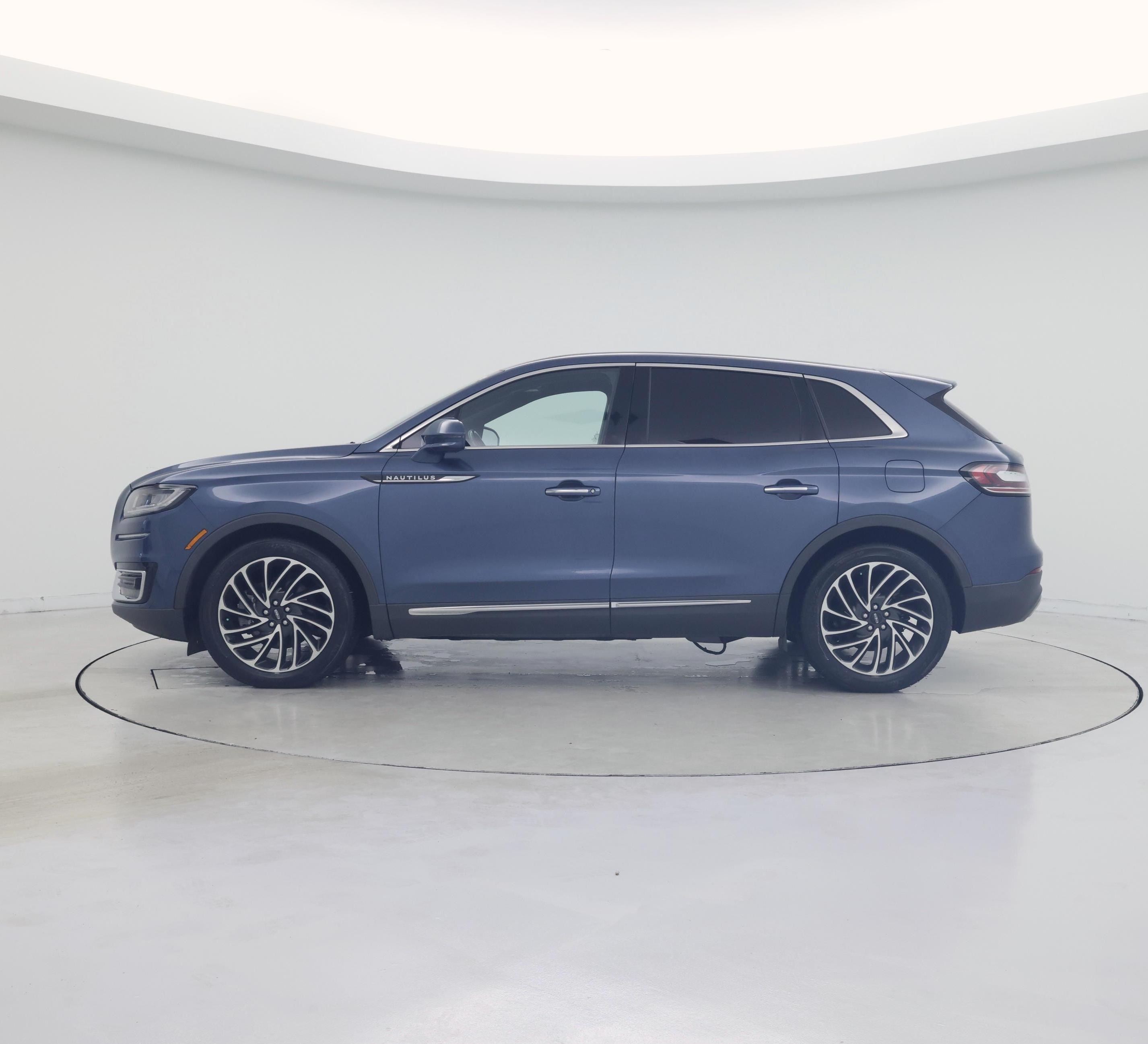Thumbnail: 2019 Lincoln Nautilus - 3