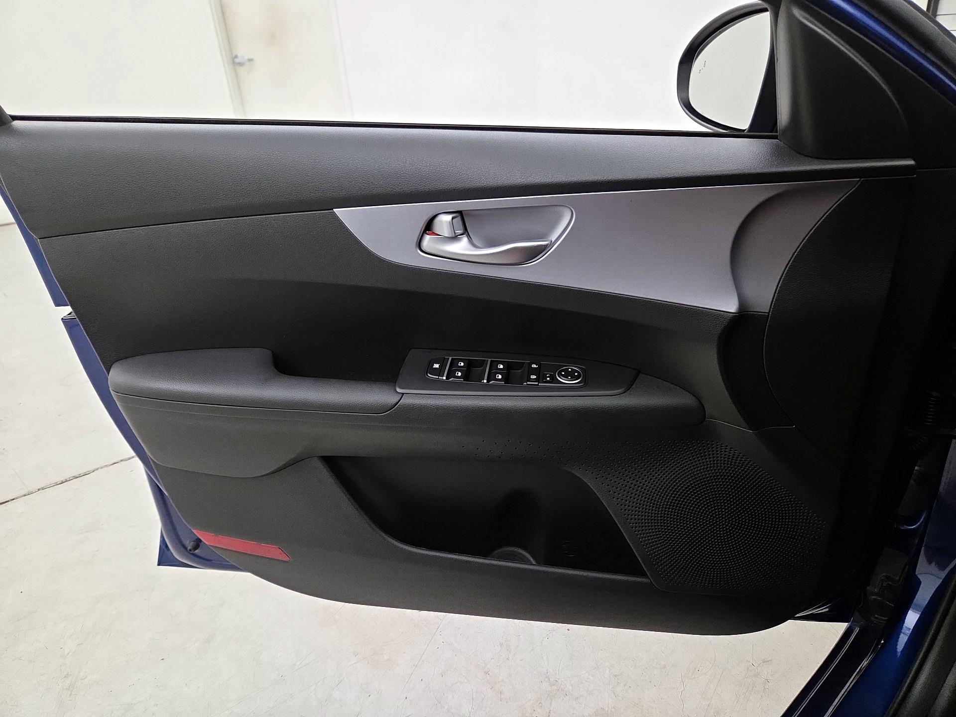 Thumbnail: 2023 Kia Forte - 12