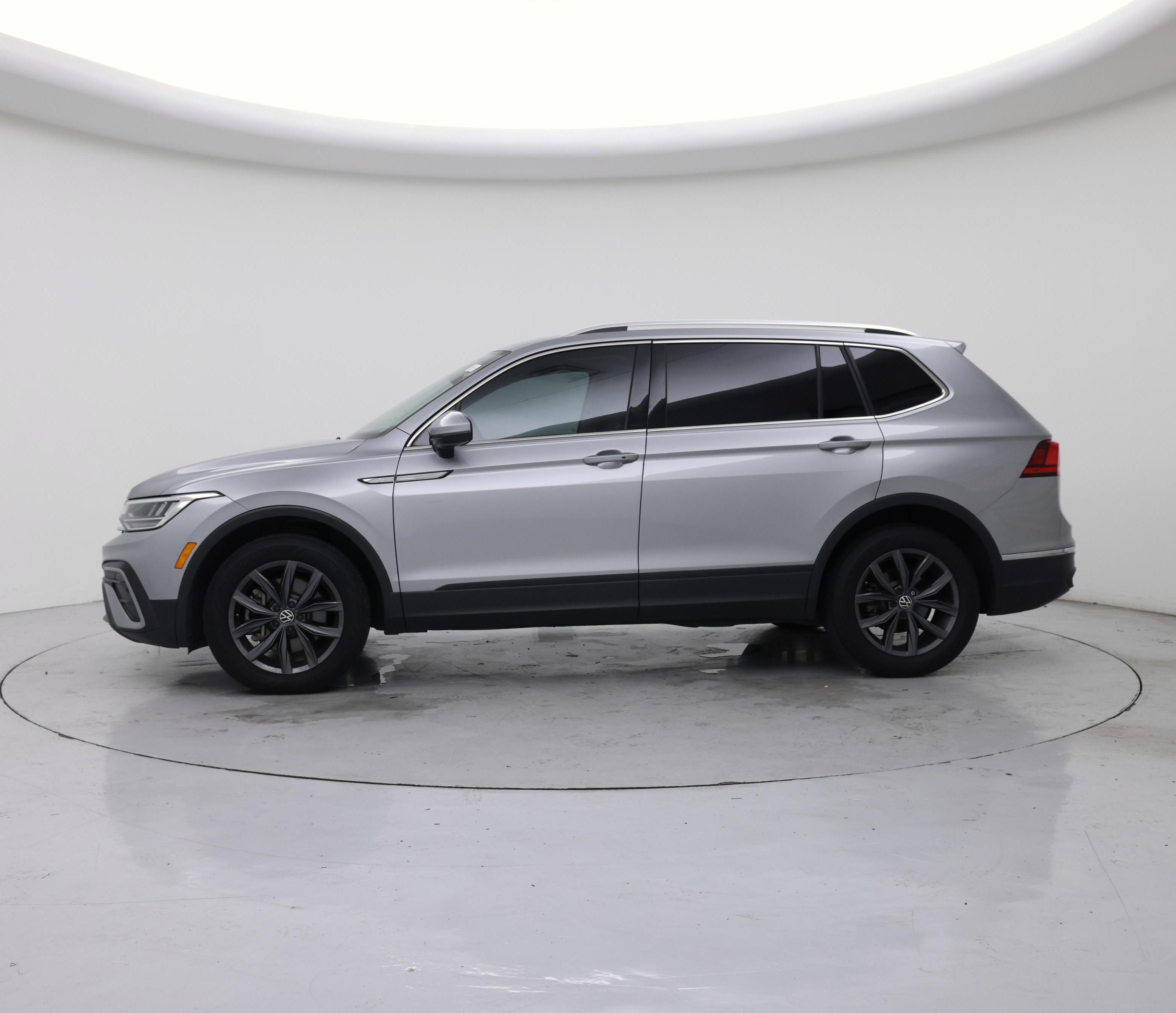 Thumbnail: 2024 Volkswagen Tiguan - 3
