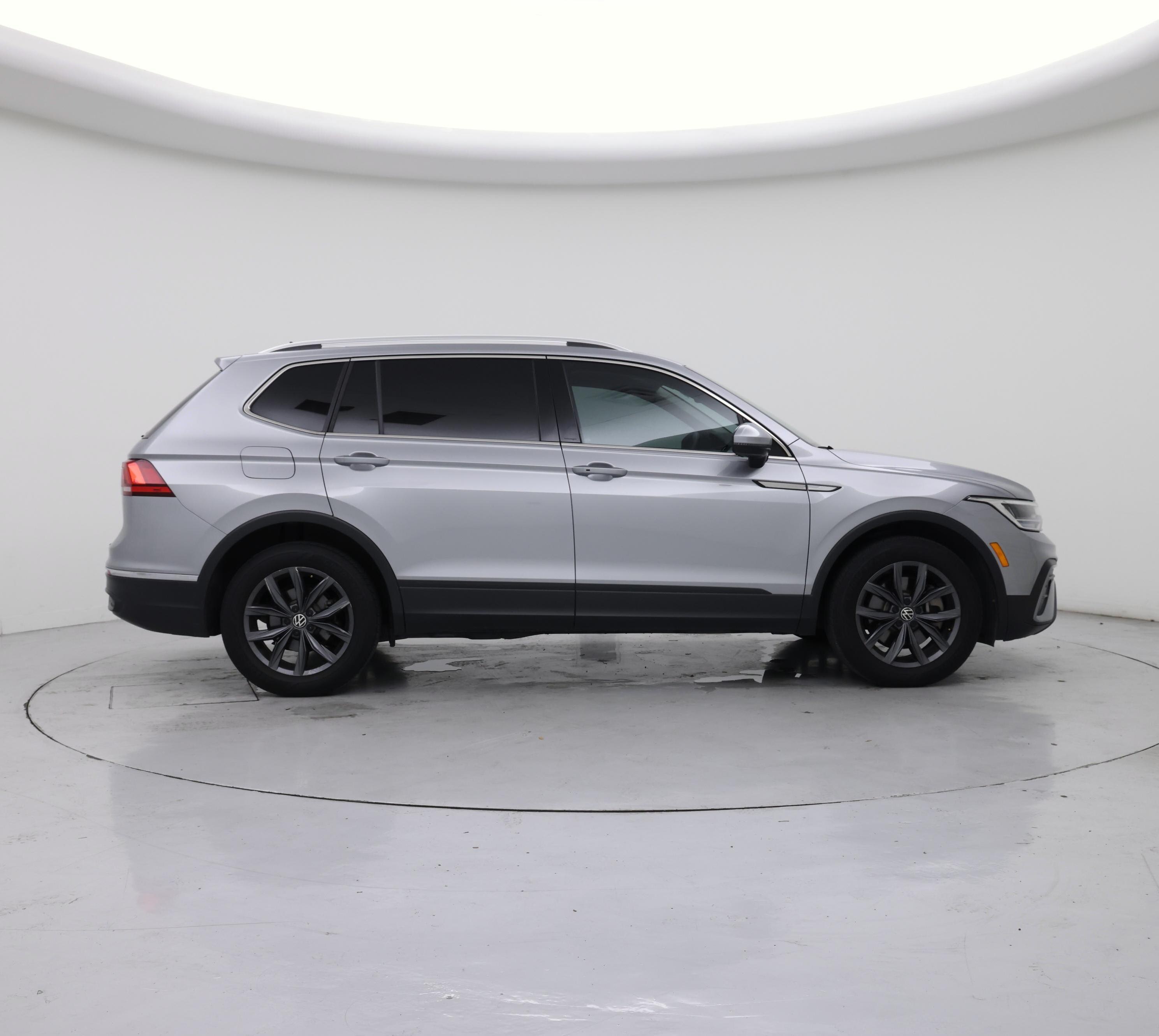 Thumbnail: 2024 Volkswagen Tiguan - 7