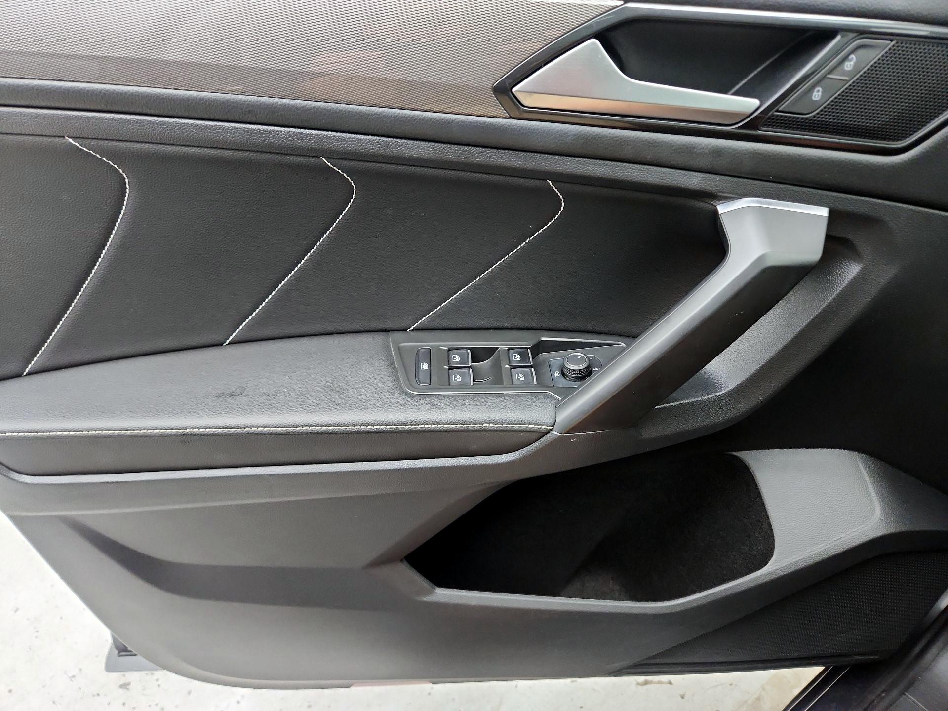 Thumbnail: 2023 Volkswagen Tiguan - 12