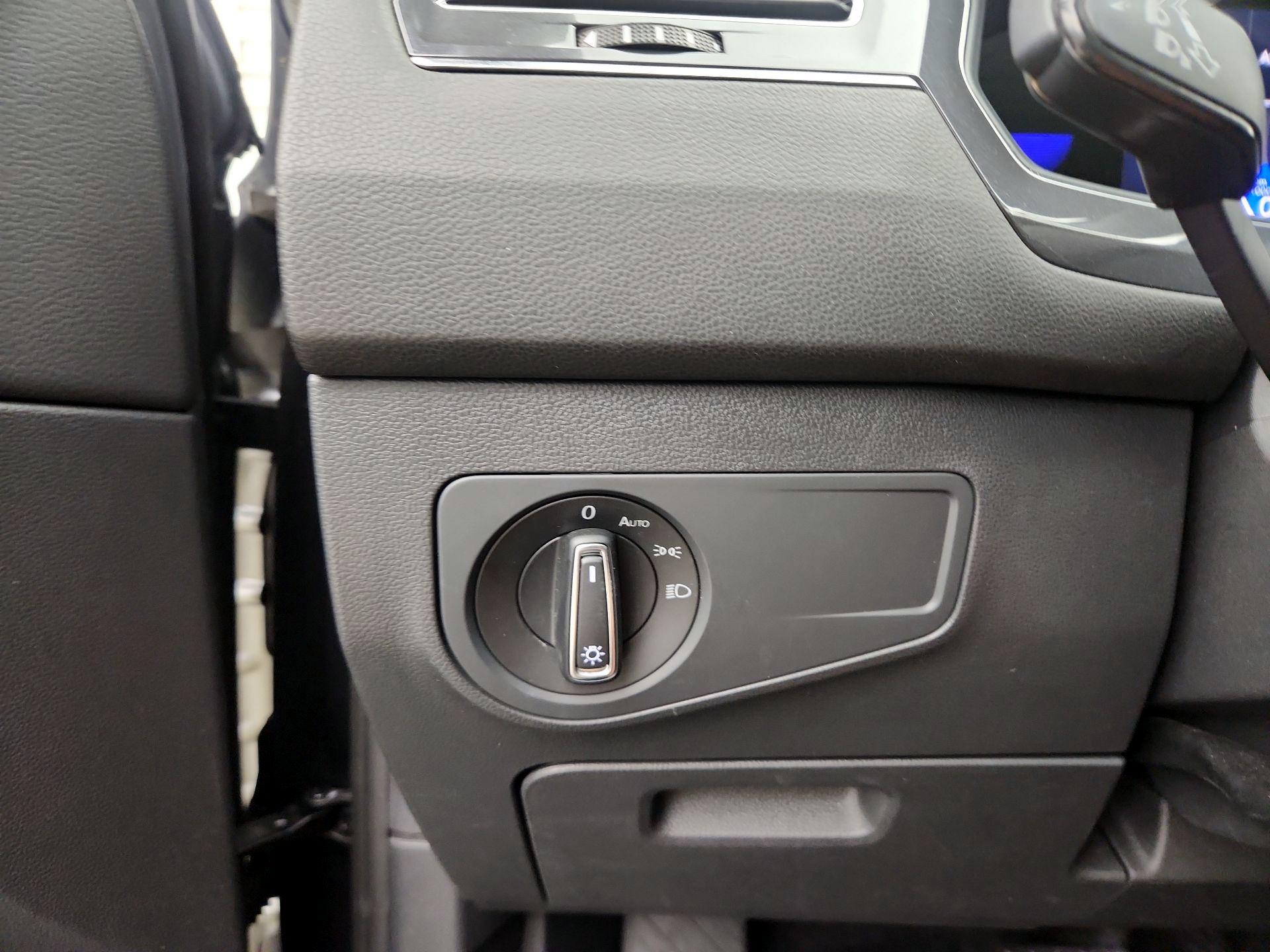 Thumbnail: 2023 Volkswagen Tiguan - 13