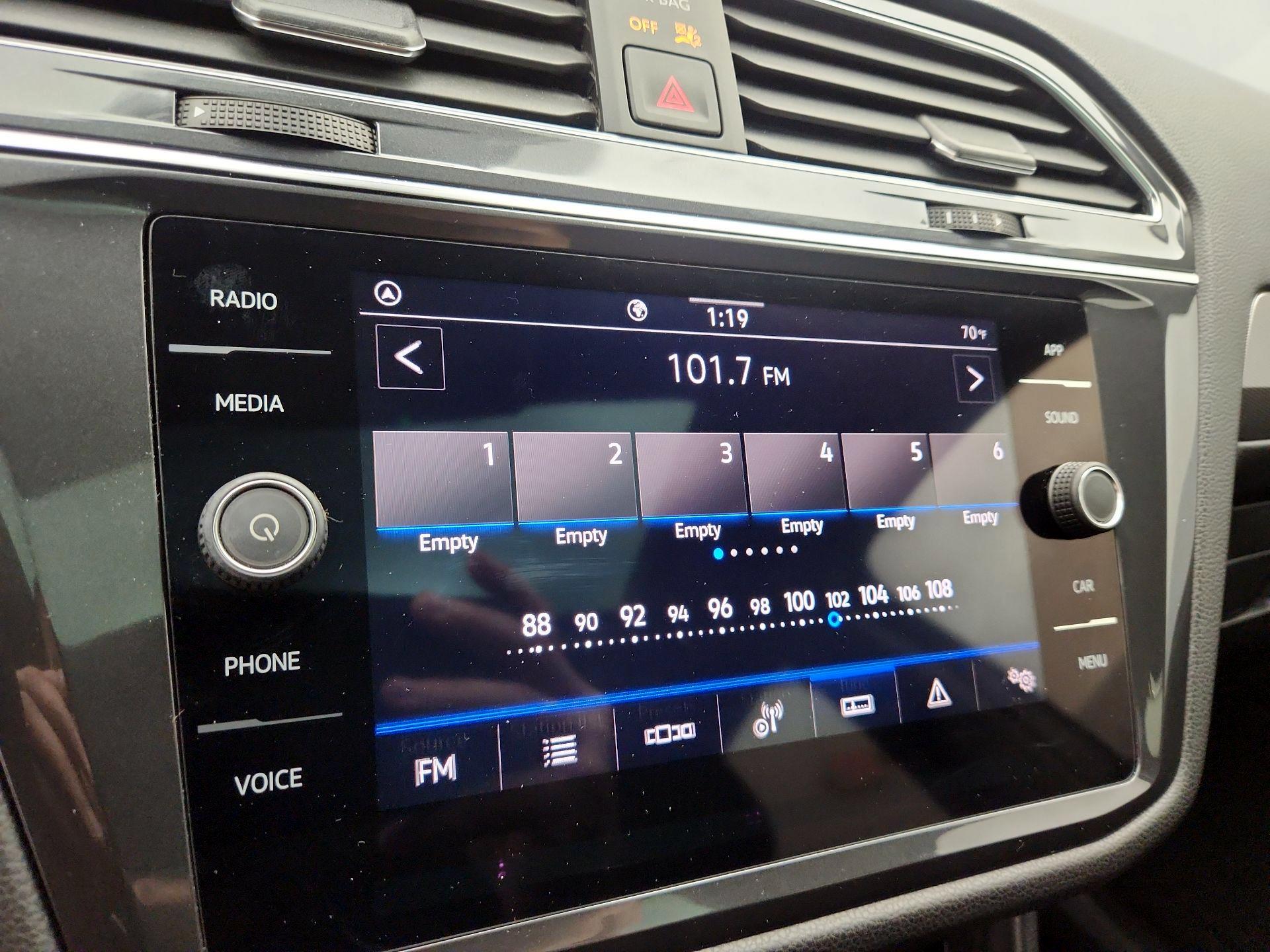 Thumbnail: 2023 Volkswagen Tiguan - 15