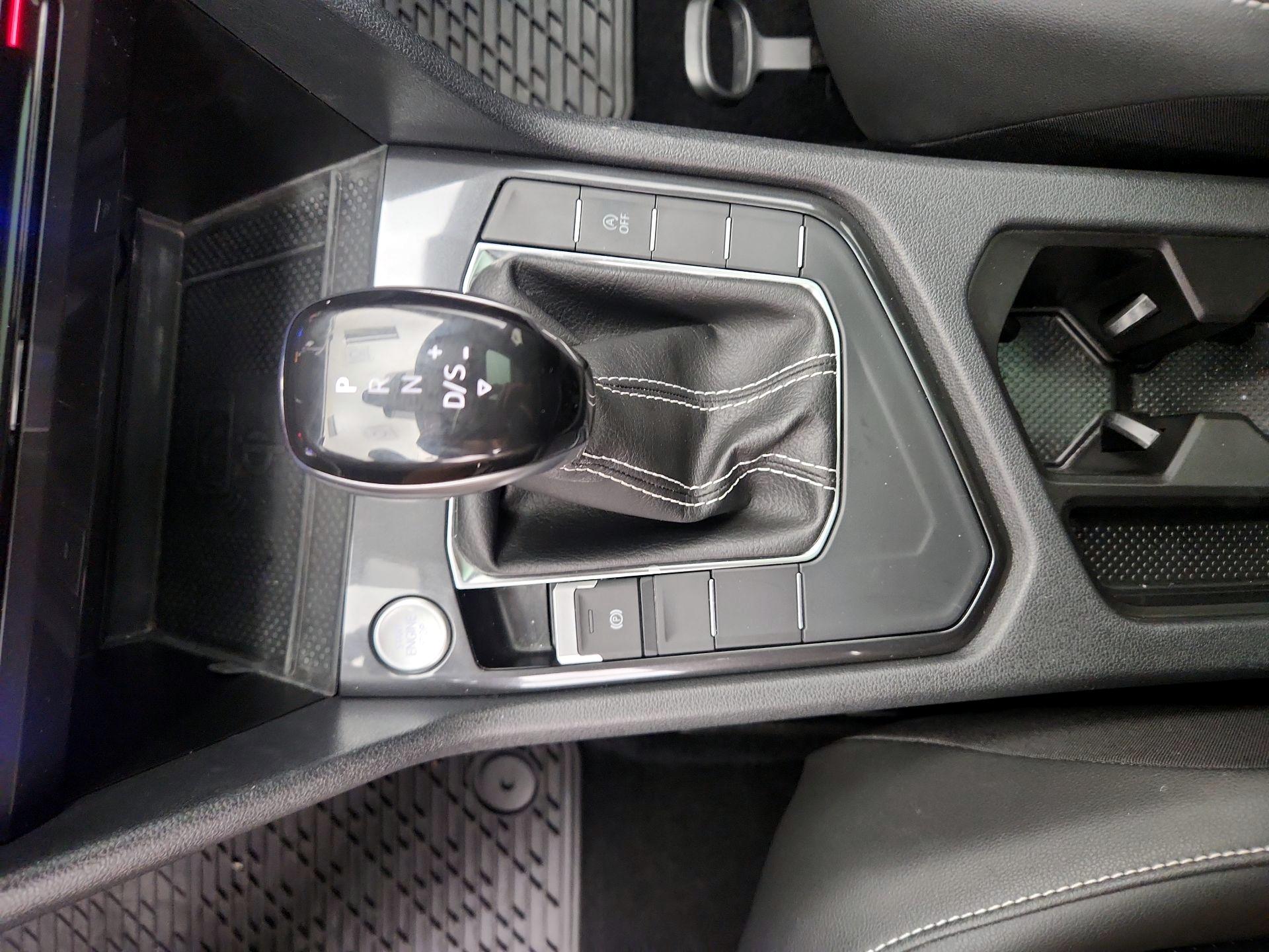 Thumbnail: 2023 Volkswagen Tiguan - 17