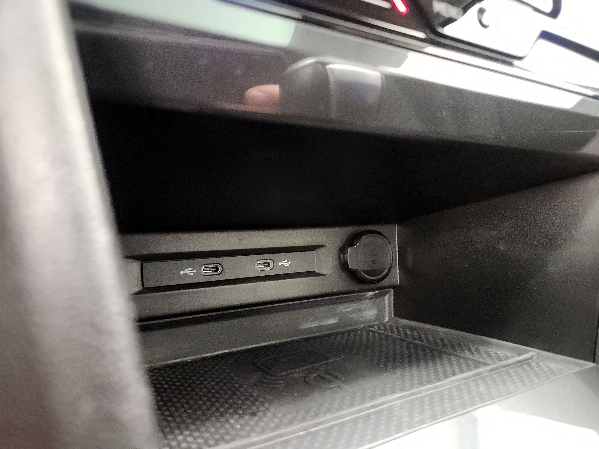 Thumbnail: 2023 Volkswagen Tiguan - 18