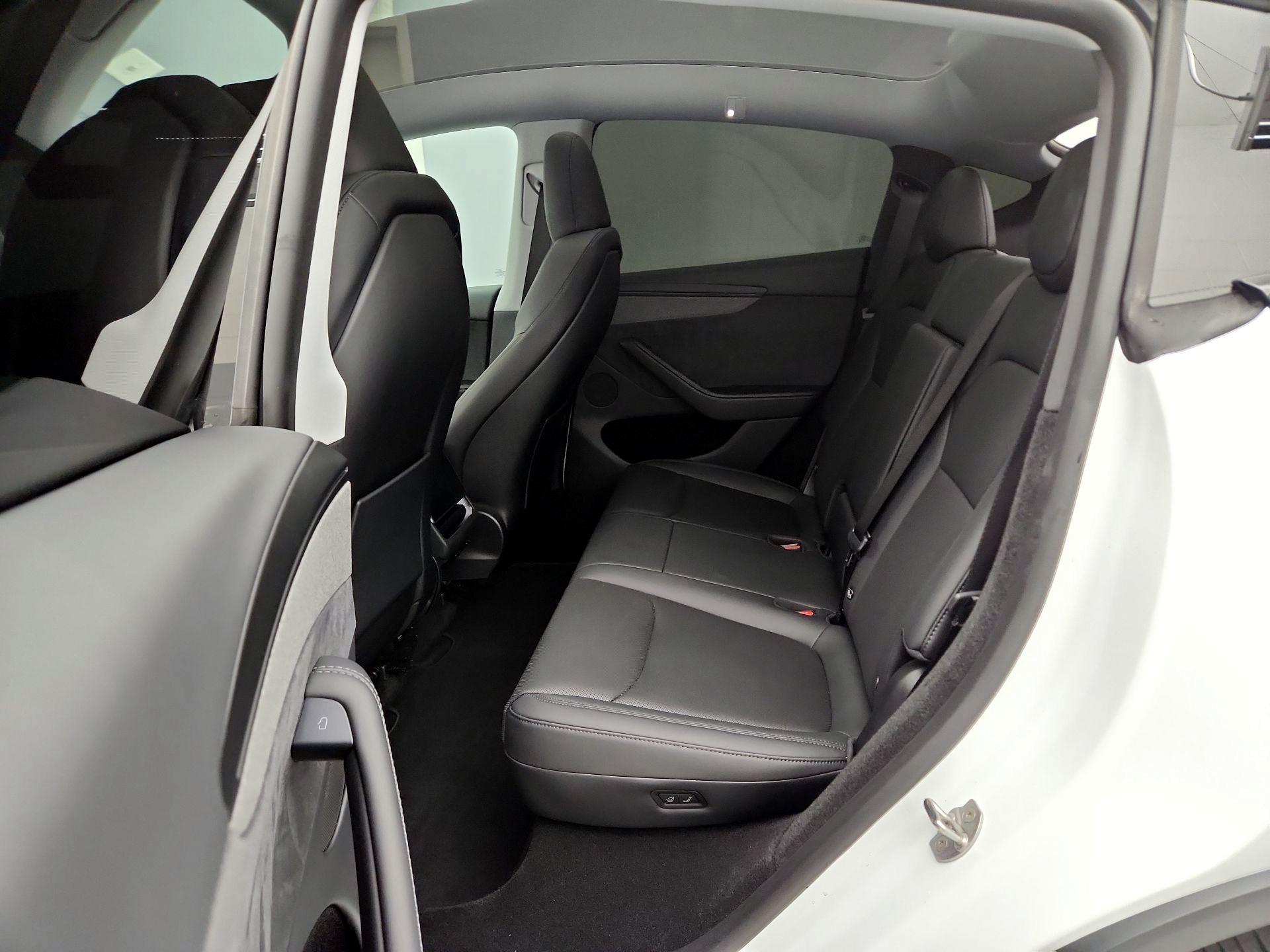 Thumbnail: 2026 Tesla Model Y - 18