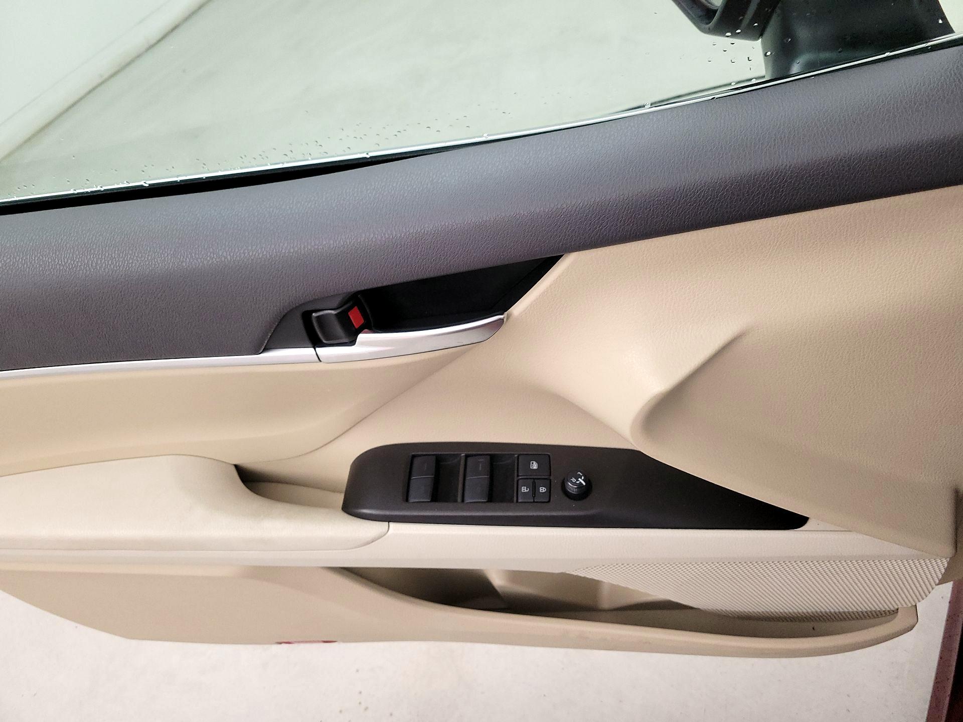 Thumbnail: 2022 Toyota Camry - 12