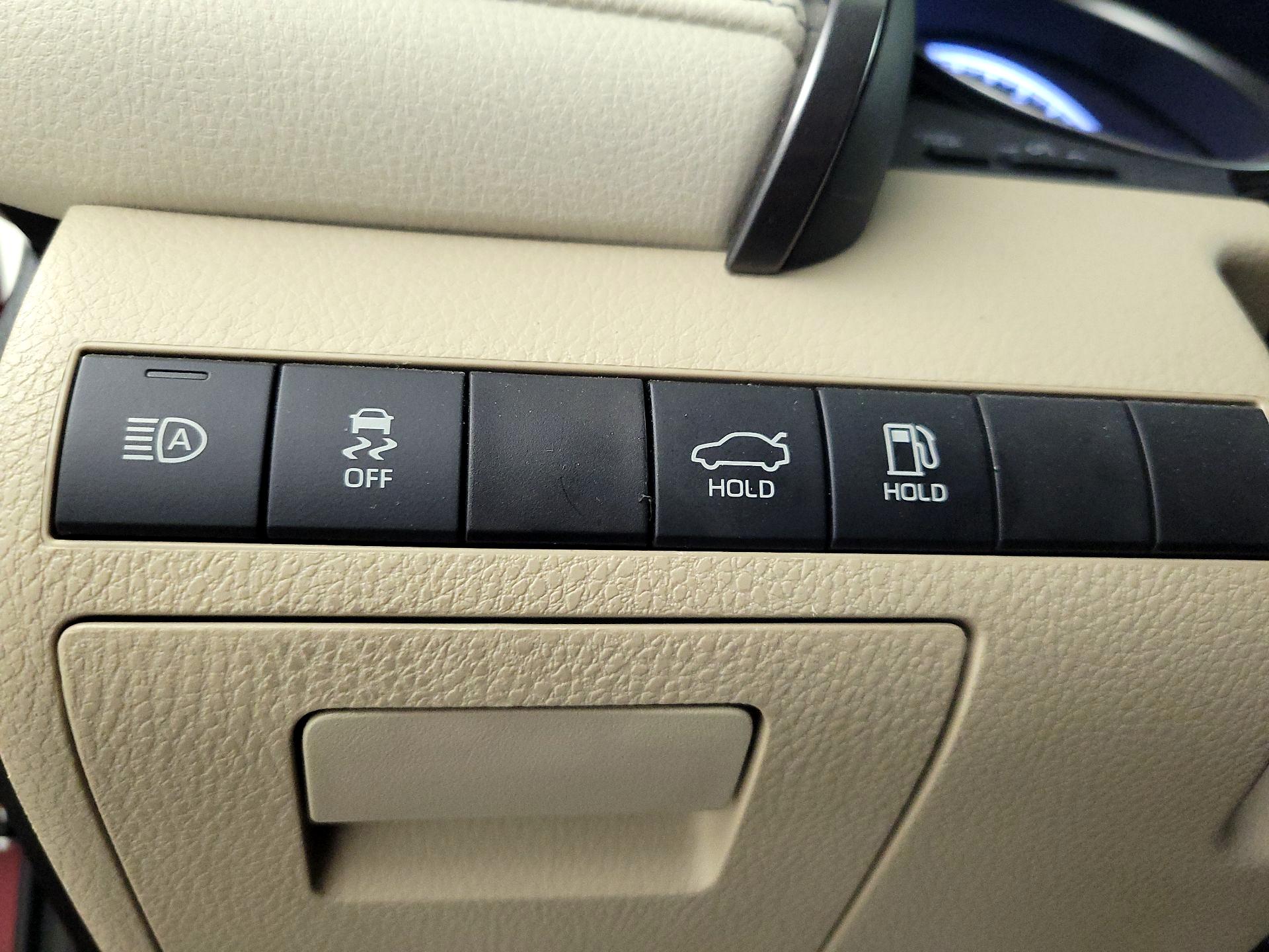 Thumbnail: 2022 Toyota Camry - 13