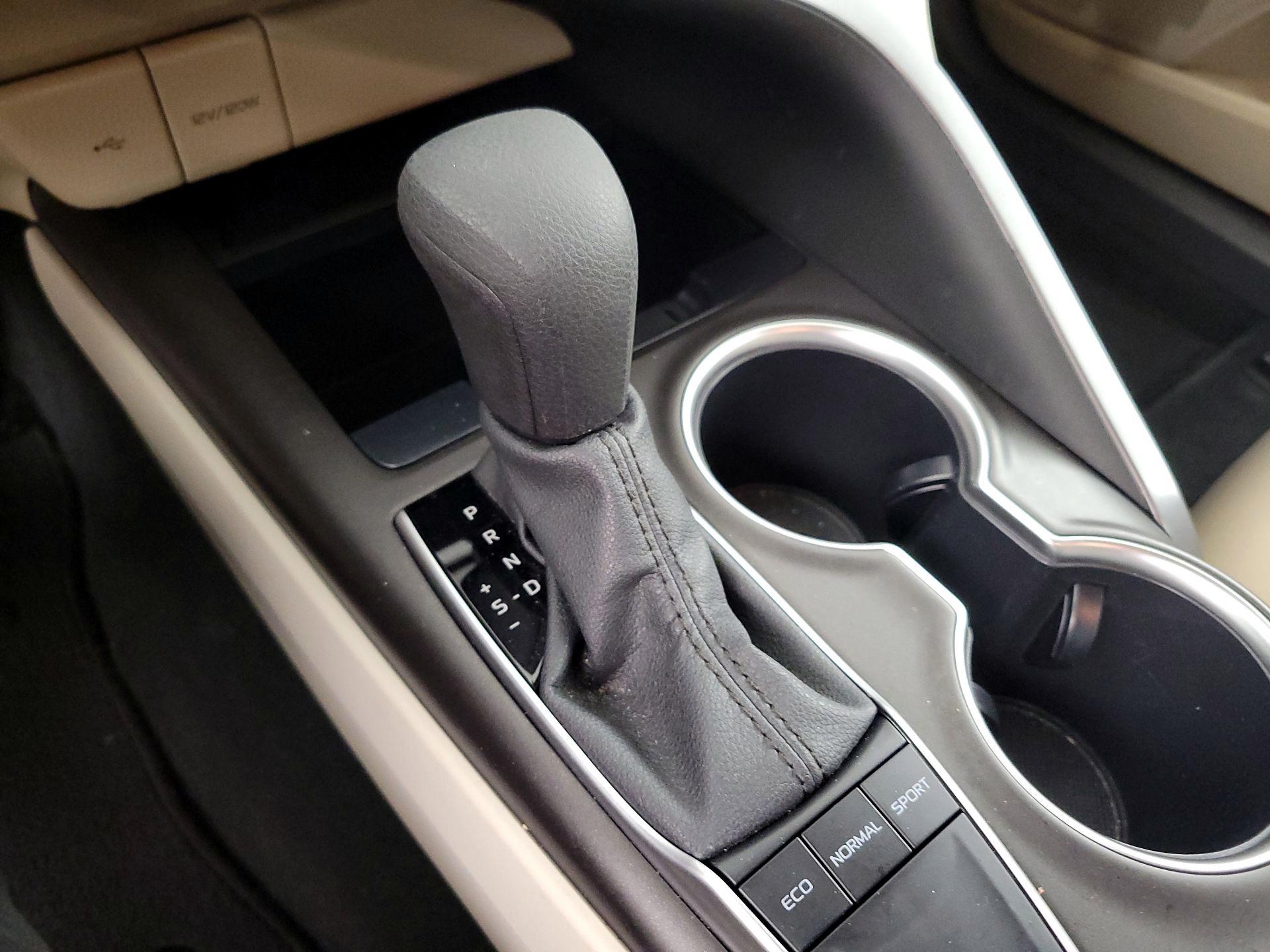 Thumbnail: 2022 Toyota Camry - 17