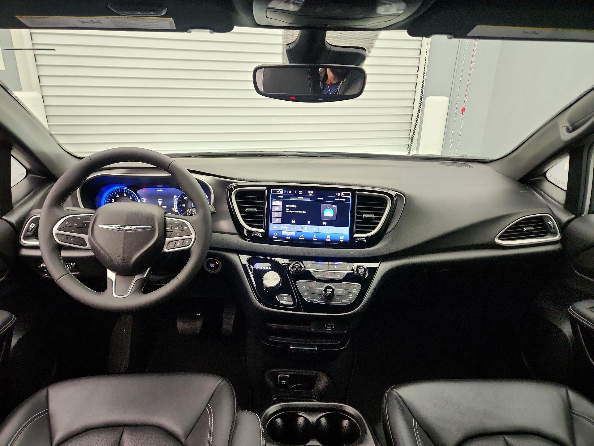 Thumbnail: 2026 Chrysler Pacifica - 9