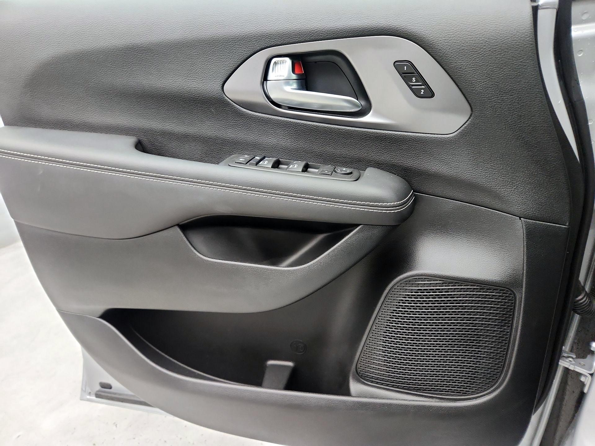 Thumbnail: 2026 Chrysler Pacifica - 12