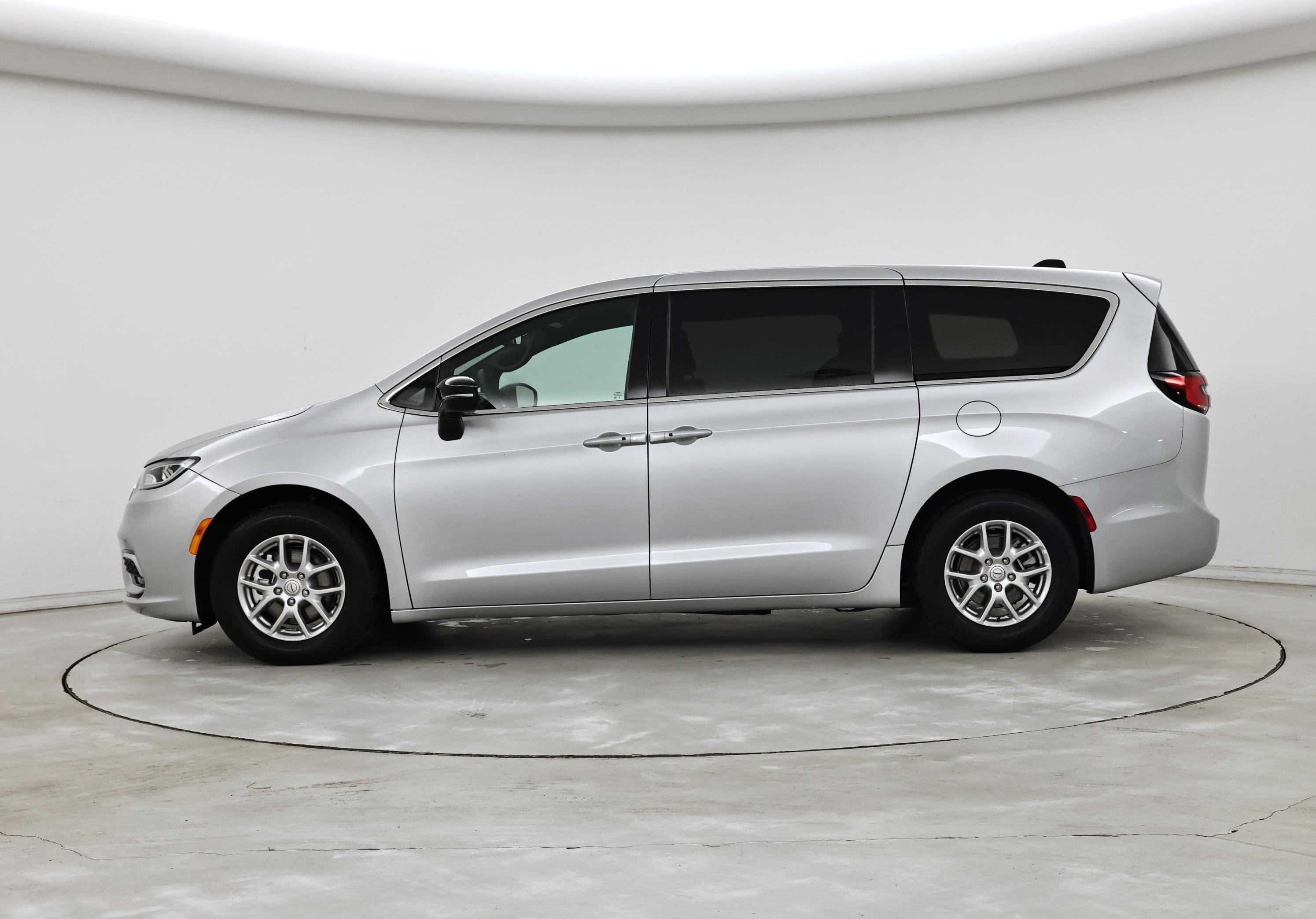Thumbnail: 2026 Chrysler Pacifica - 3