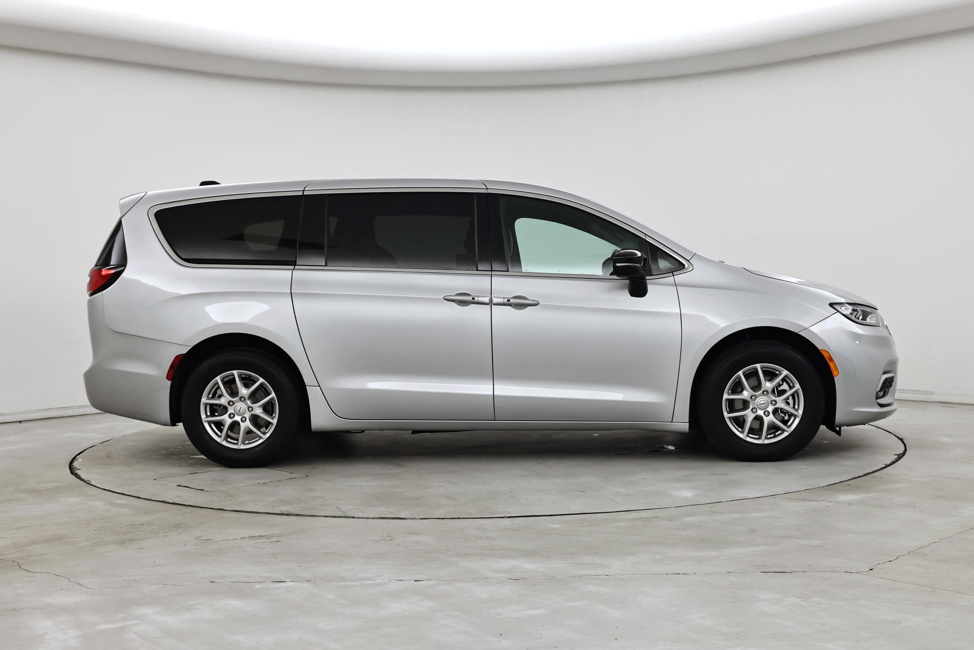 Thumbnail: 2026 Chrysler Pacifica - 7