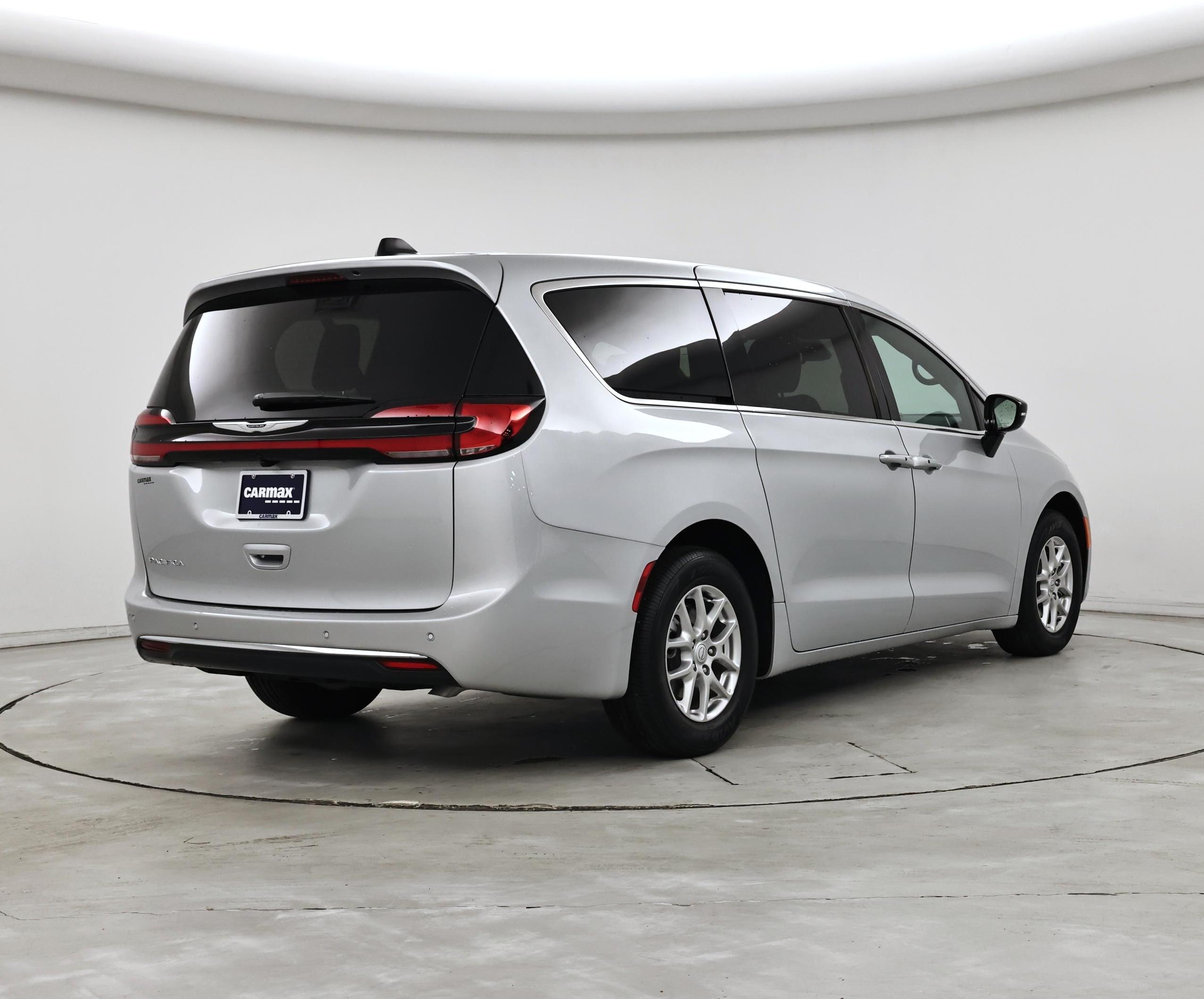 Thumbnail: 2026 Chrysler Pacifica - 8