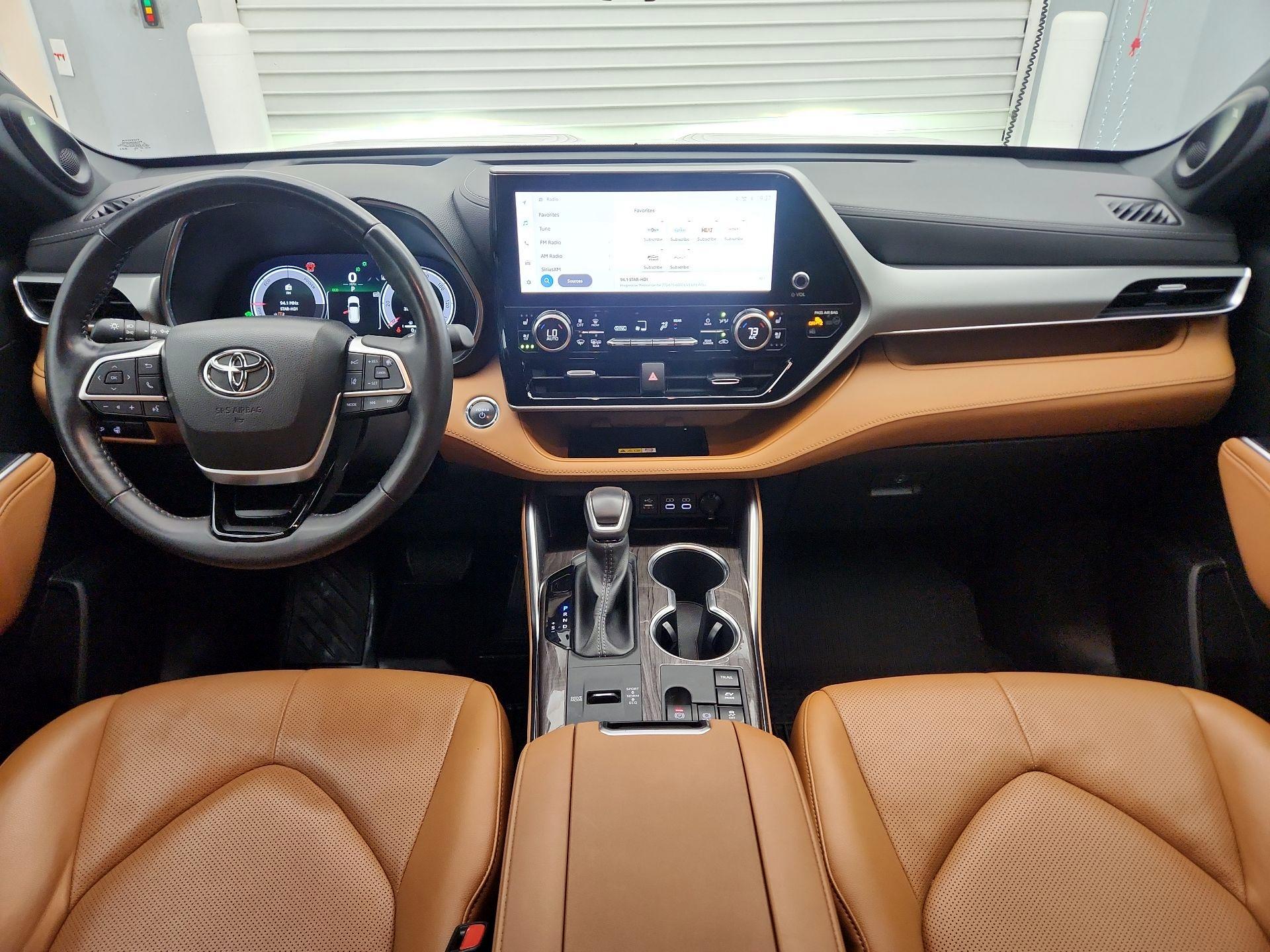 Thumbnail: 2023 Toyota Highlander - 9