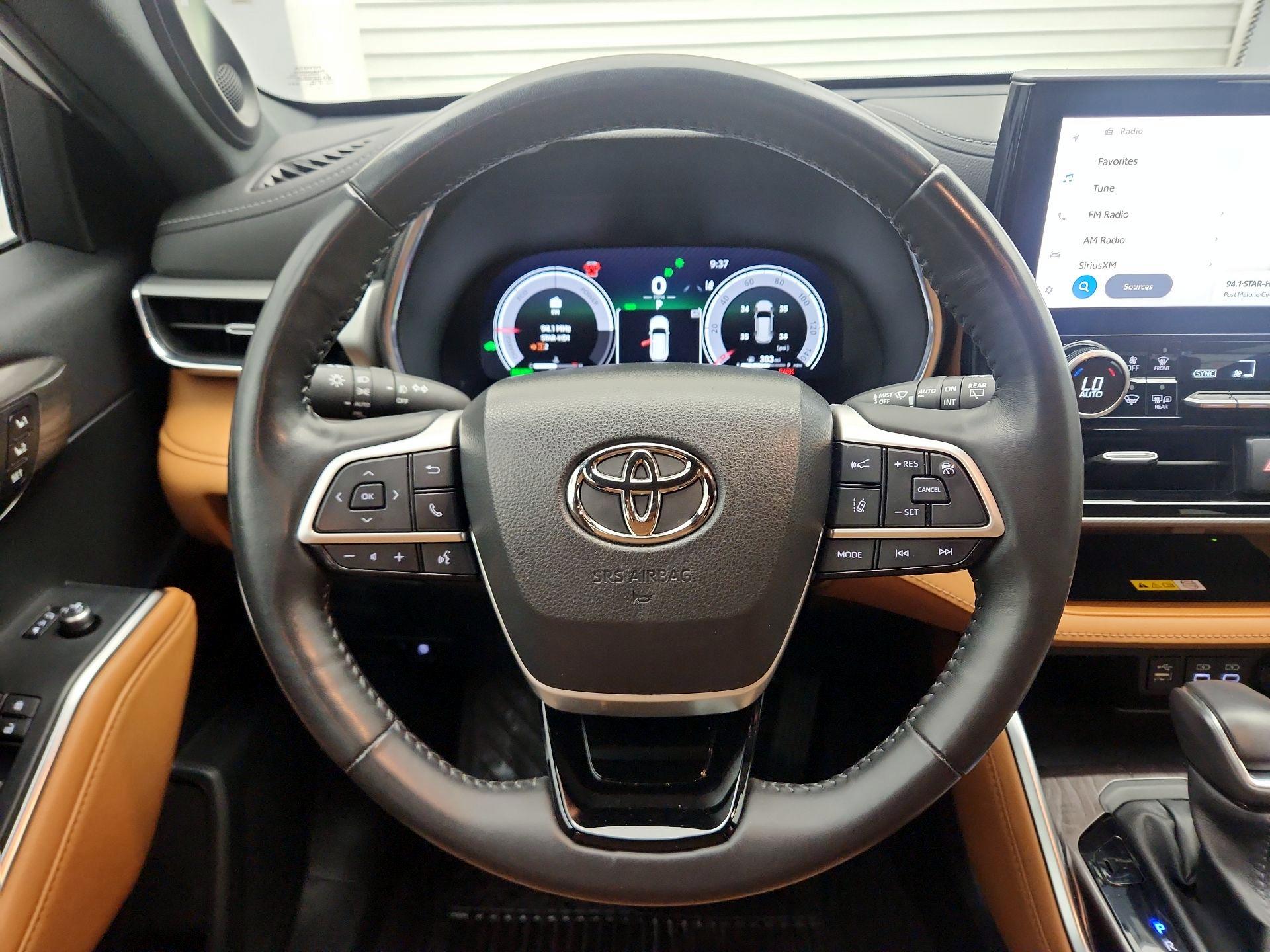 Thumbnail: 2023 Toyota Highlander - 10