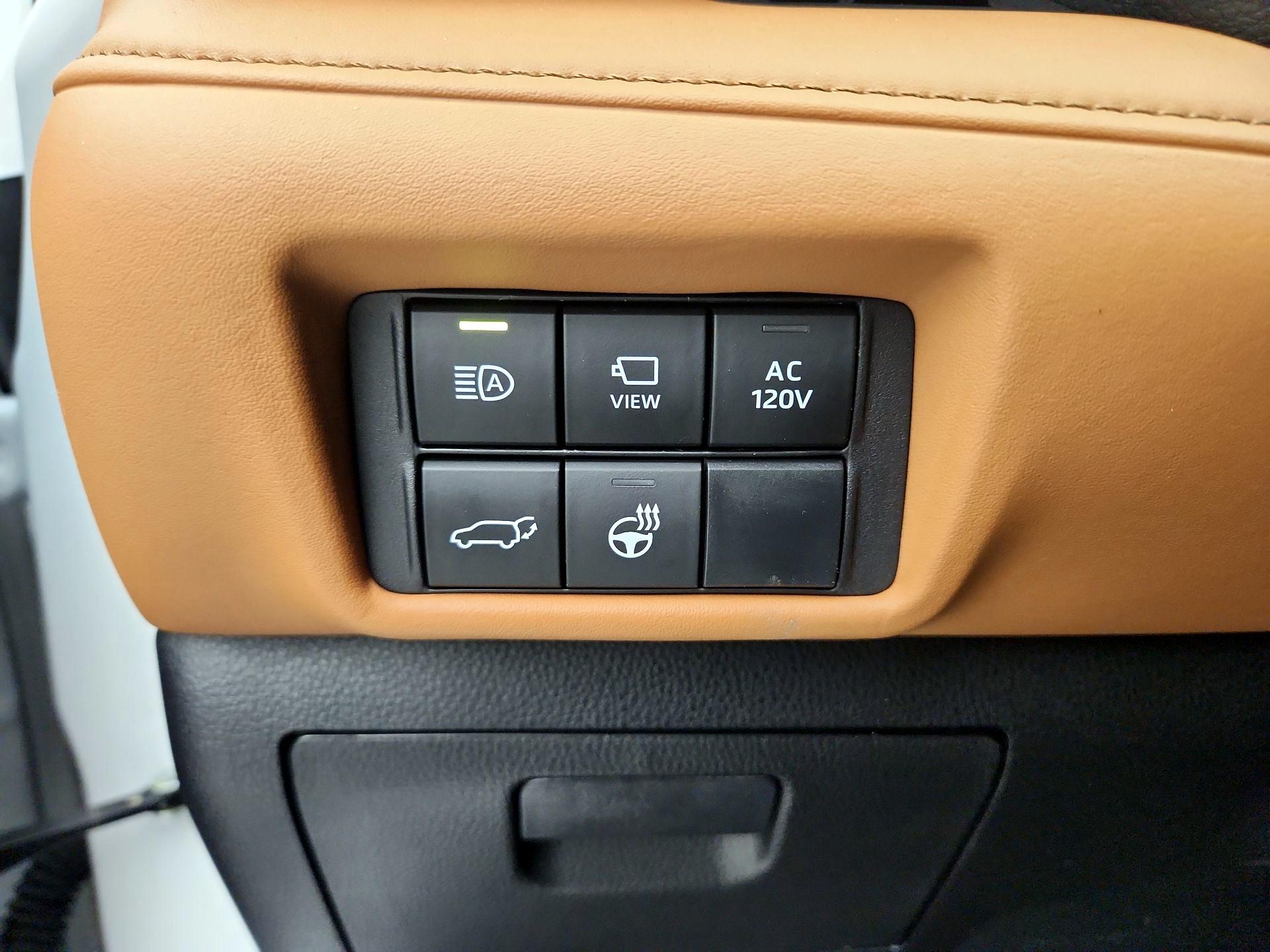 Thumbnail: 2023 Toyota Highlander - 13