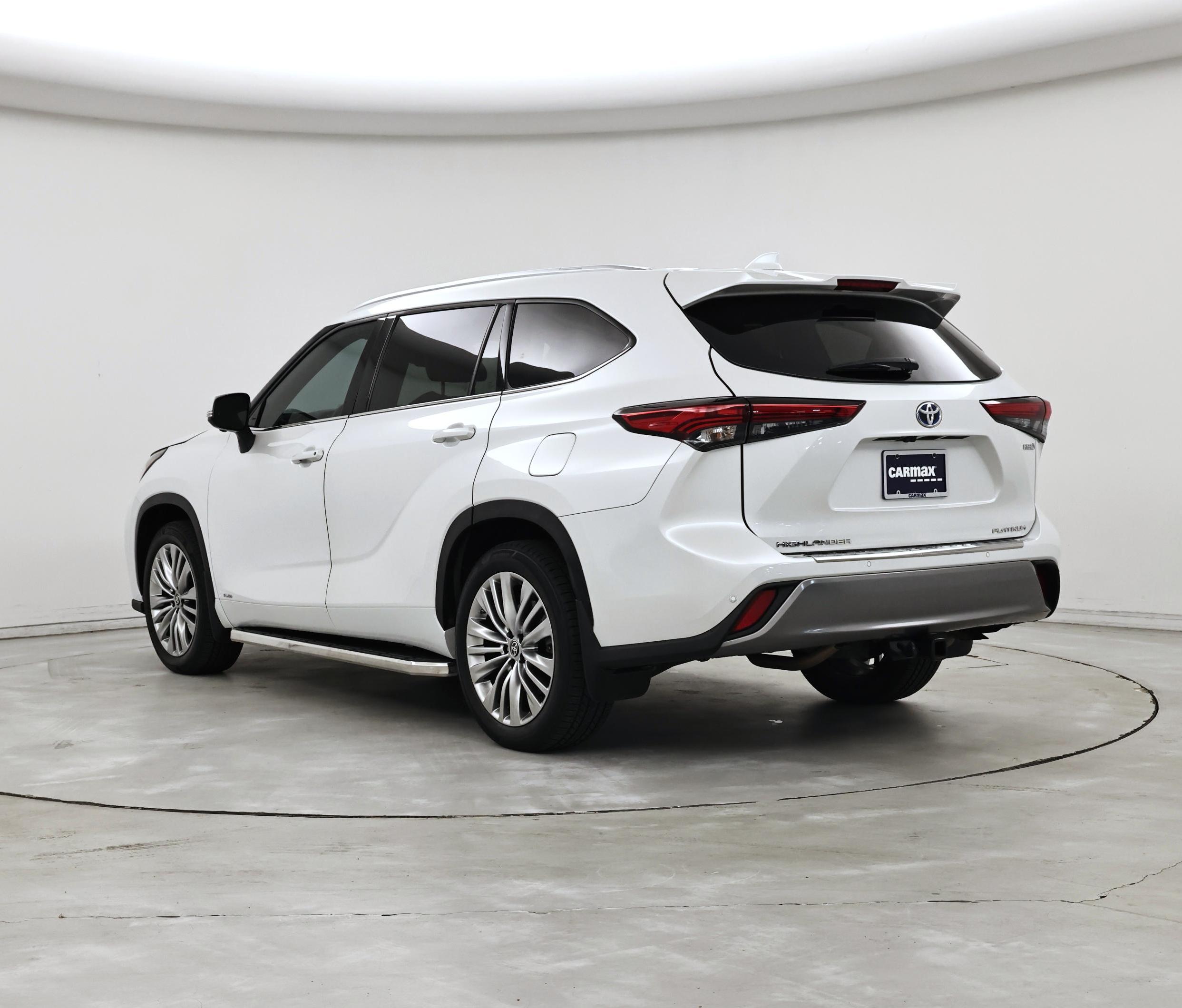 Thumbnail: 2023 Toyota Highlander - 2