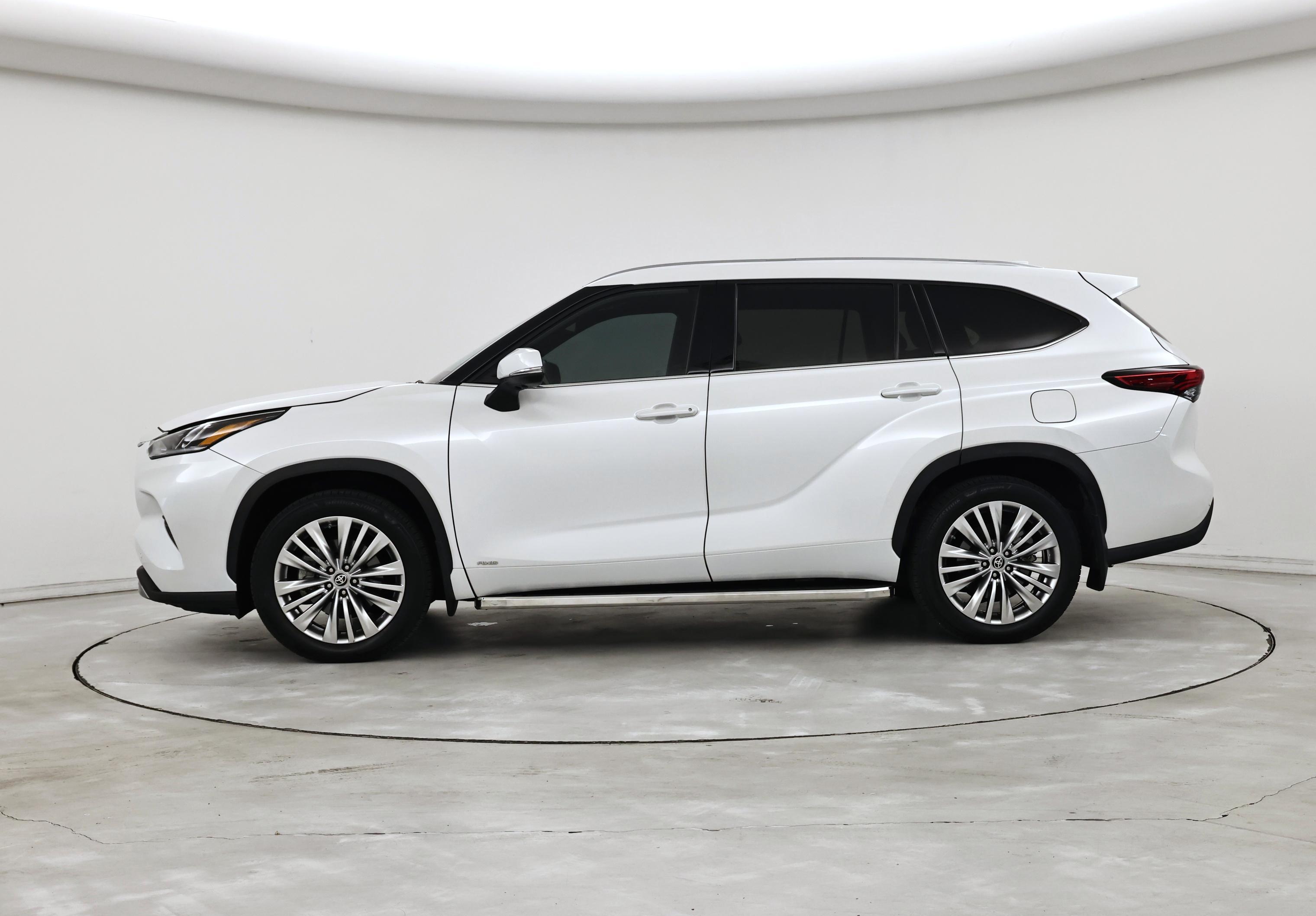 Thumbnail: 2023 Toyota Highlander - 3
