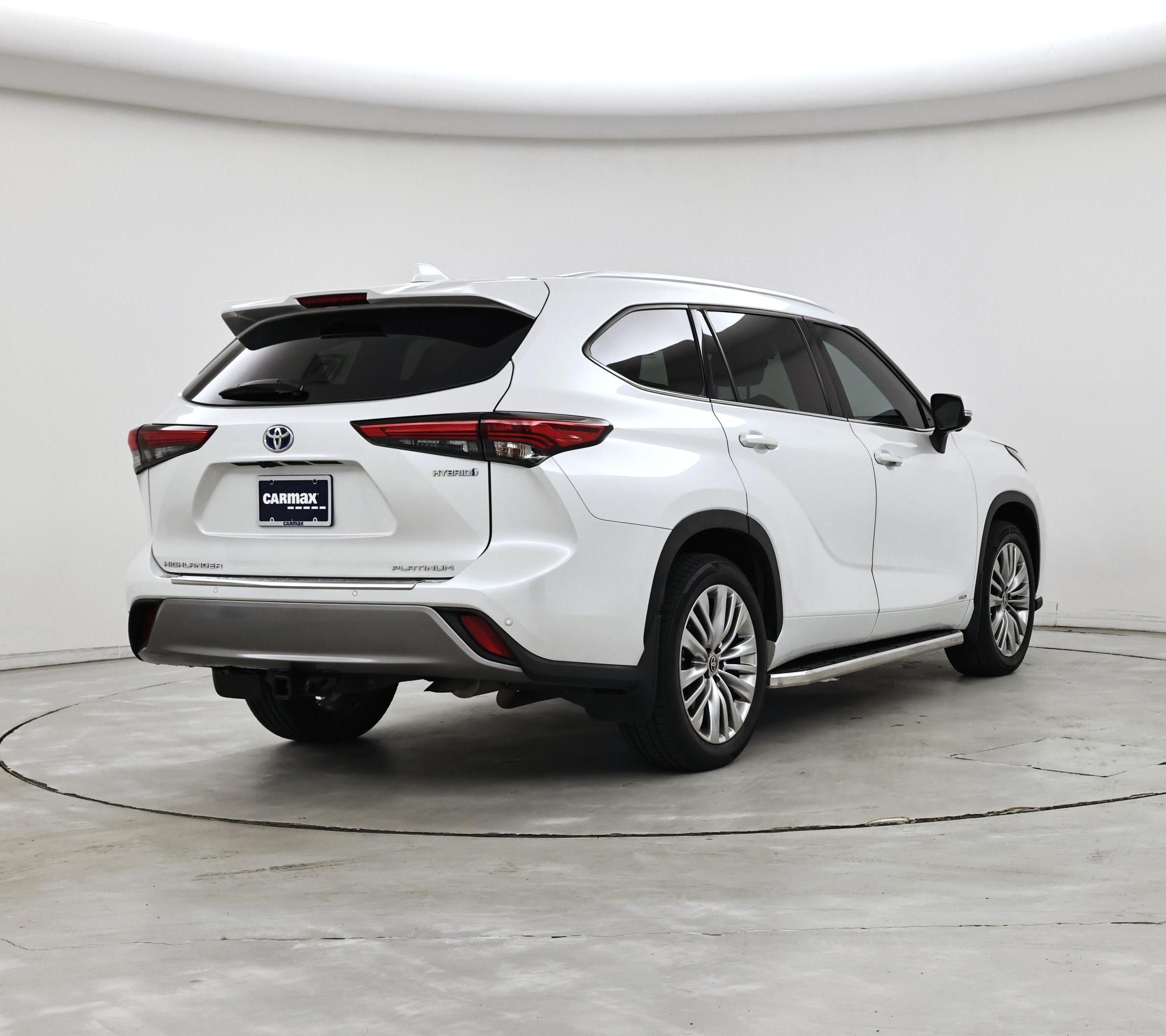 Thumbnail: 2023 Toyota Highlander - 8