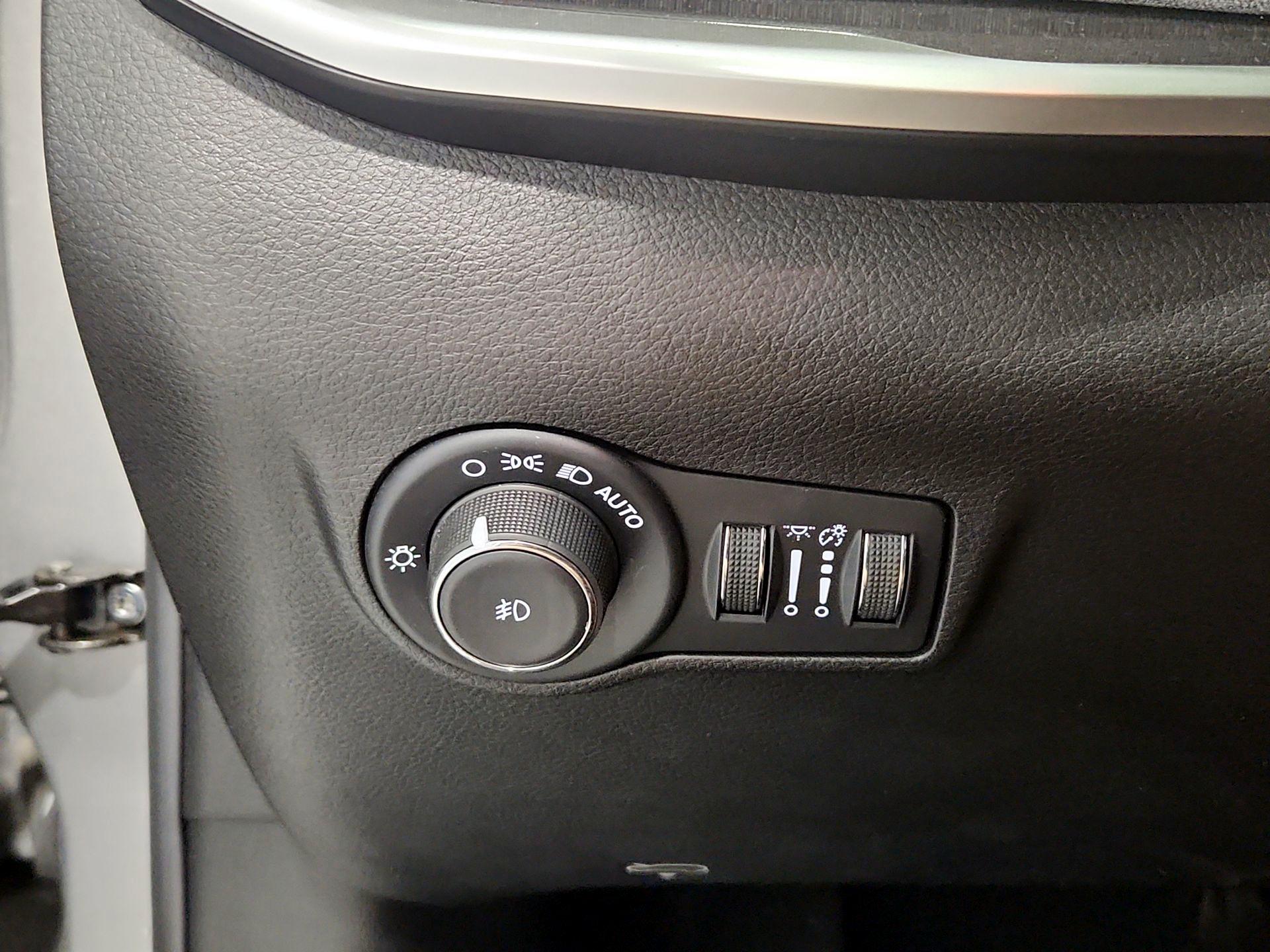 Thumbnail: 2022 Jeep Compass - 13